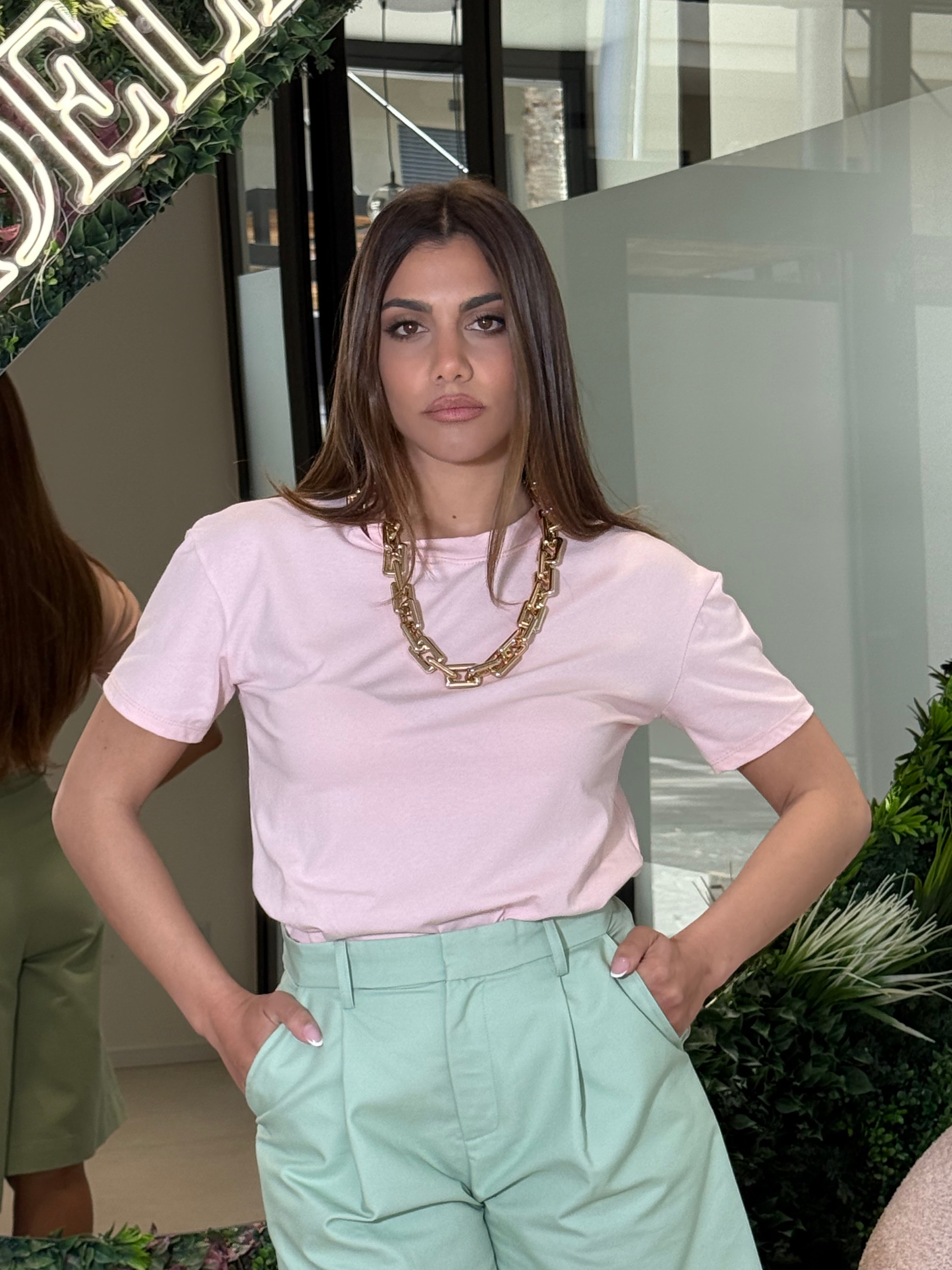 T-shirt con collana
