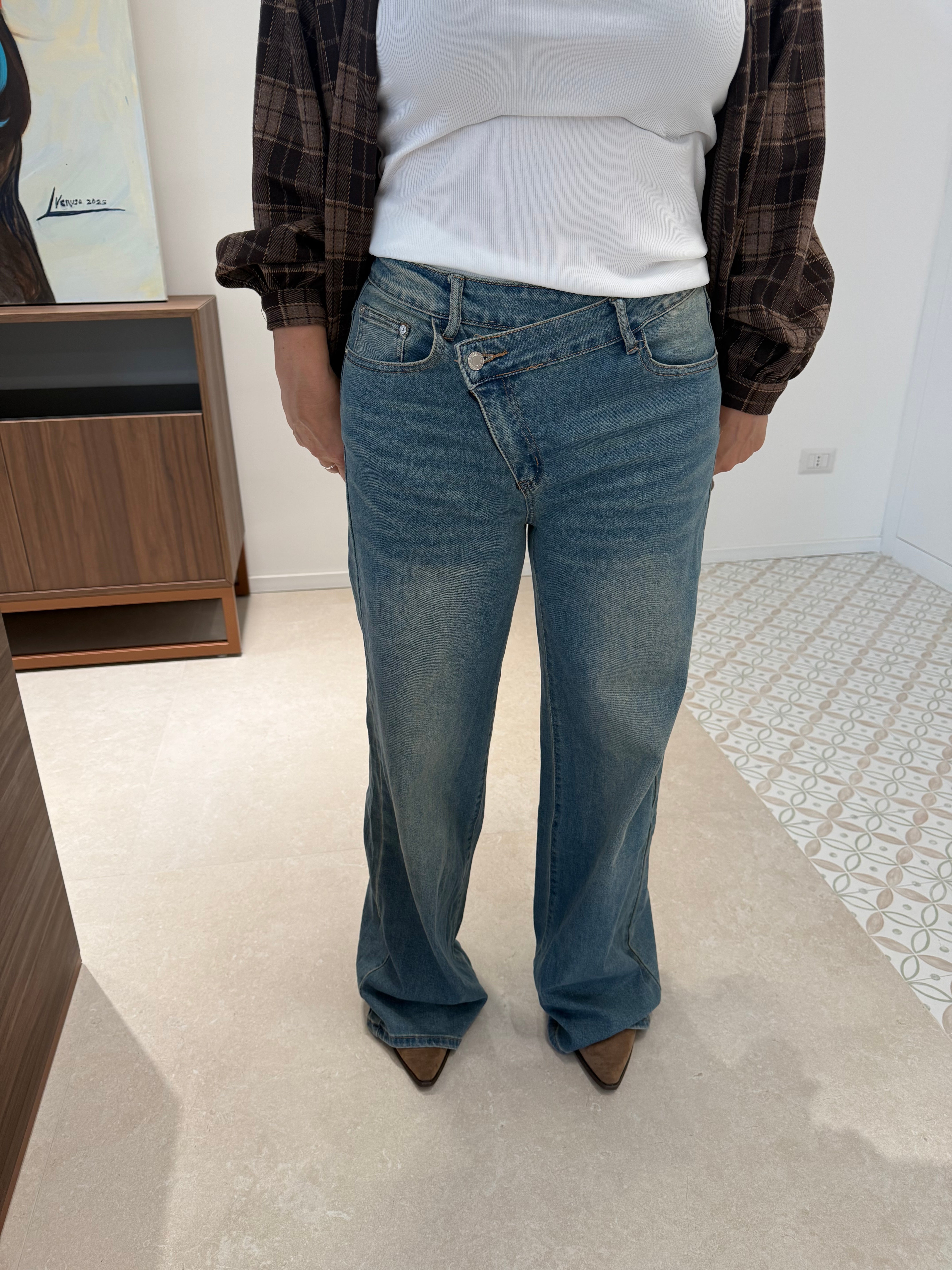 Jeans asimmetrico vita bassa
