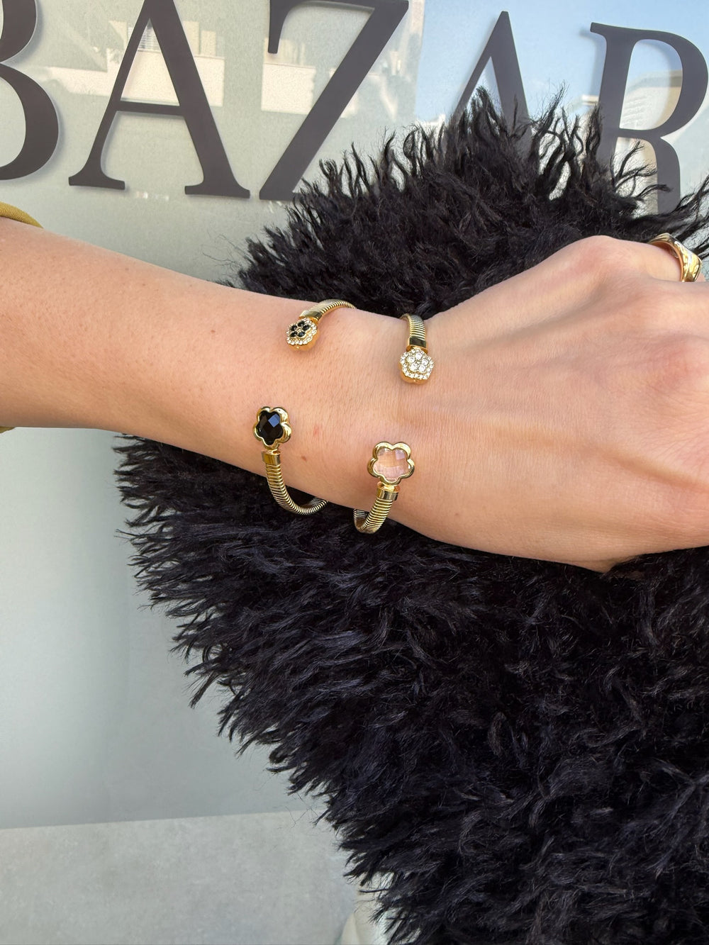 Bracciale rigido fiore