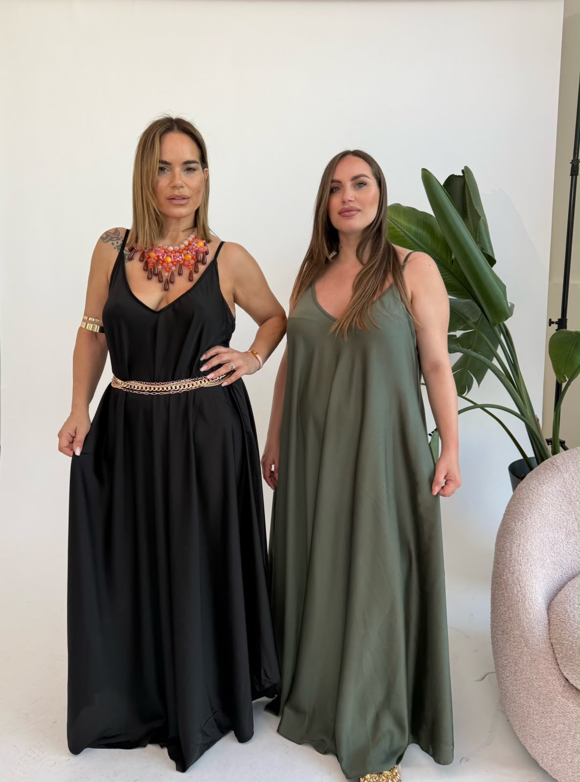 Abito bretelline in raso curvy
