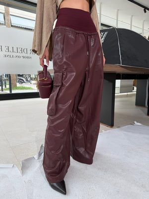 Pantalone ecopelle con elastico alto