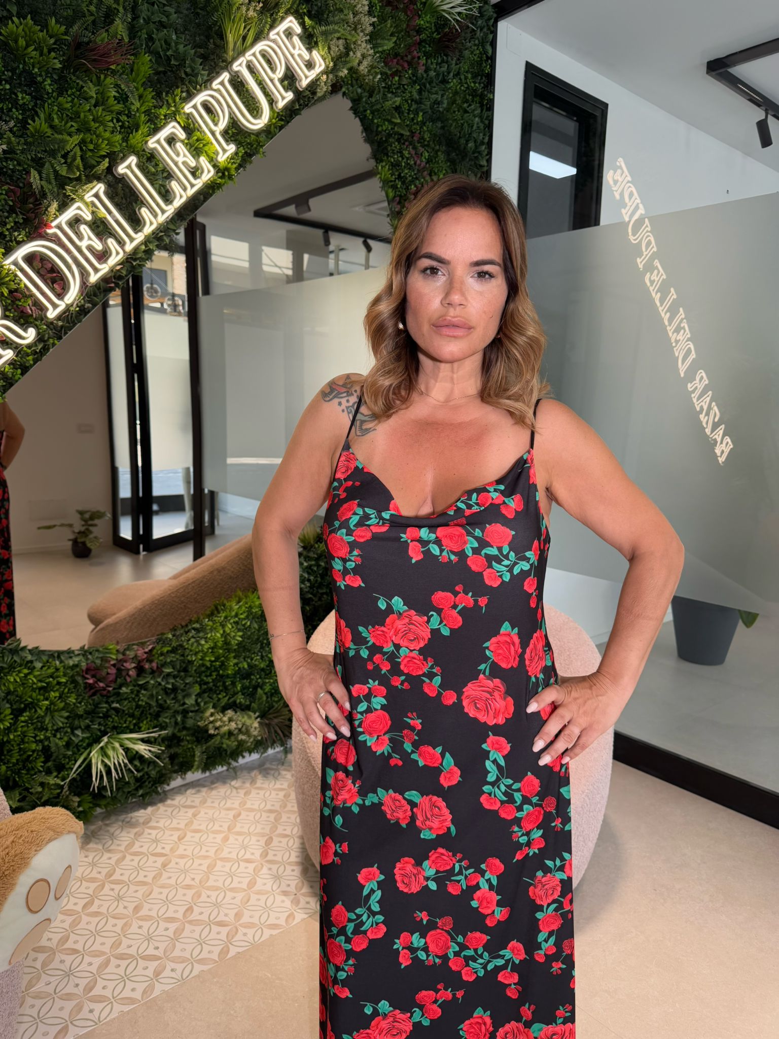 Abito rose rosse curvy