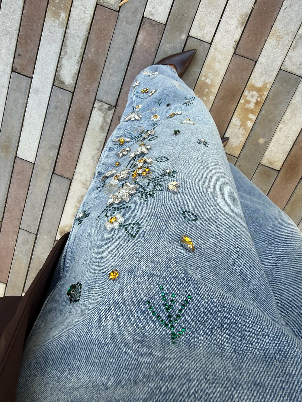 Jeans fiori strass