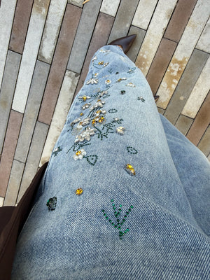 Jeans fiori strass