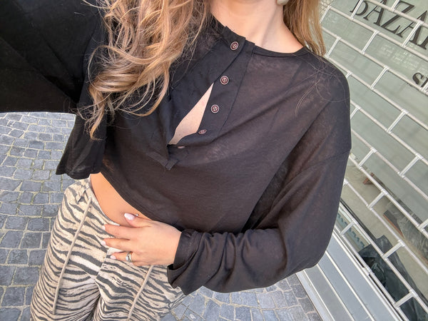 Maglia crop semitrasparente con bottoncini