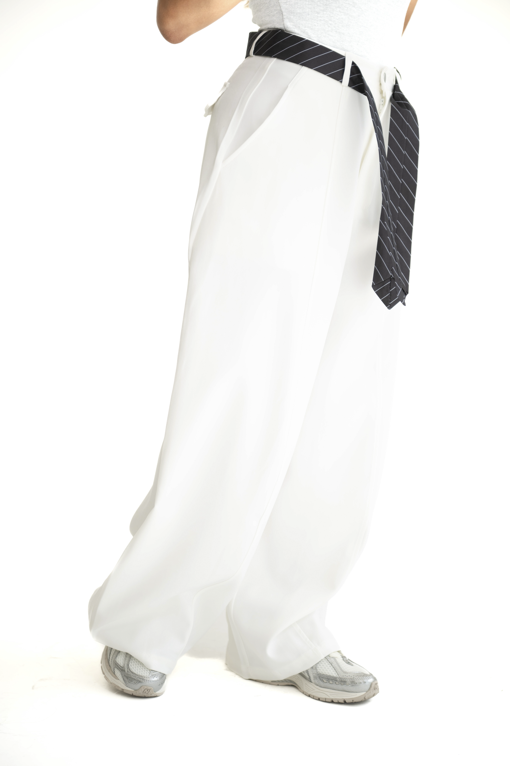 Pantalone con cravatta bianco