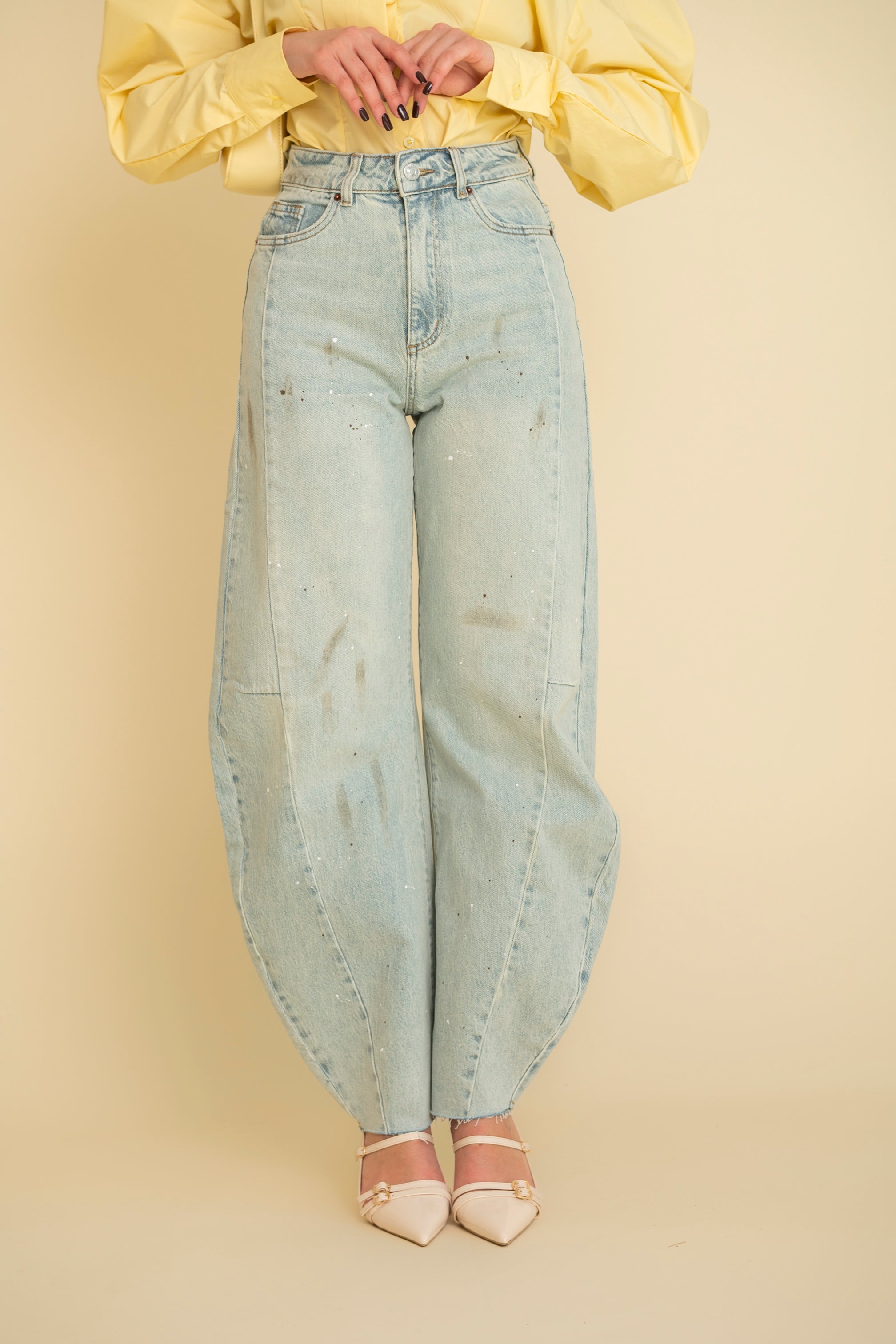 Jeans ballon con schizzi e sfumature