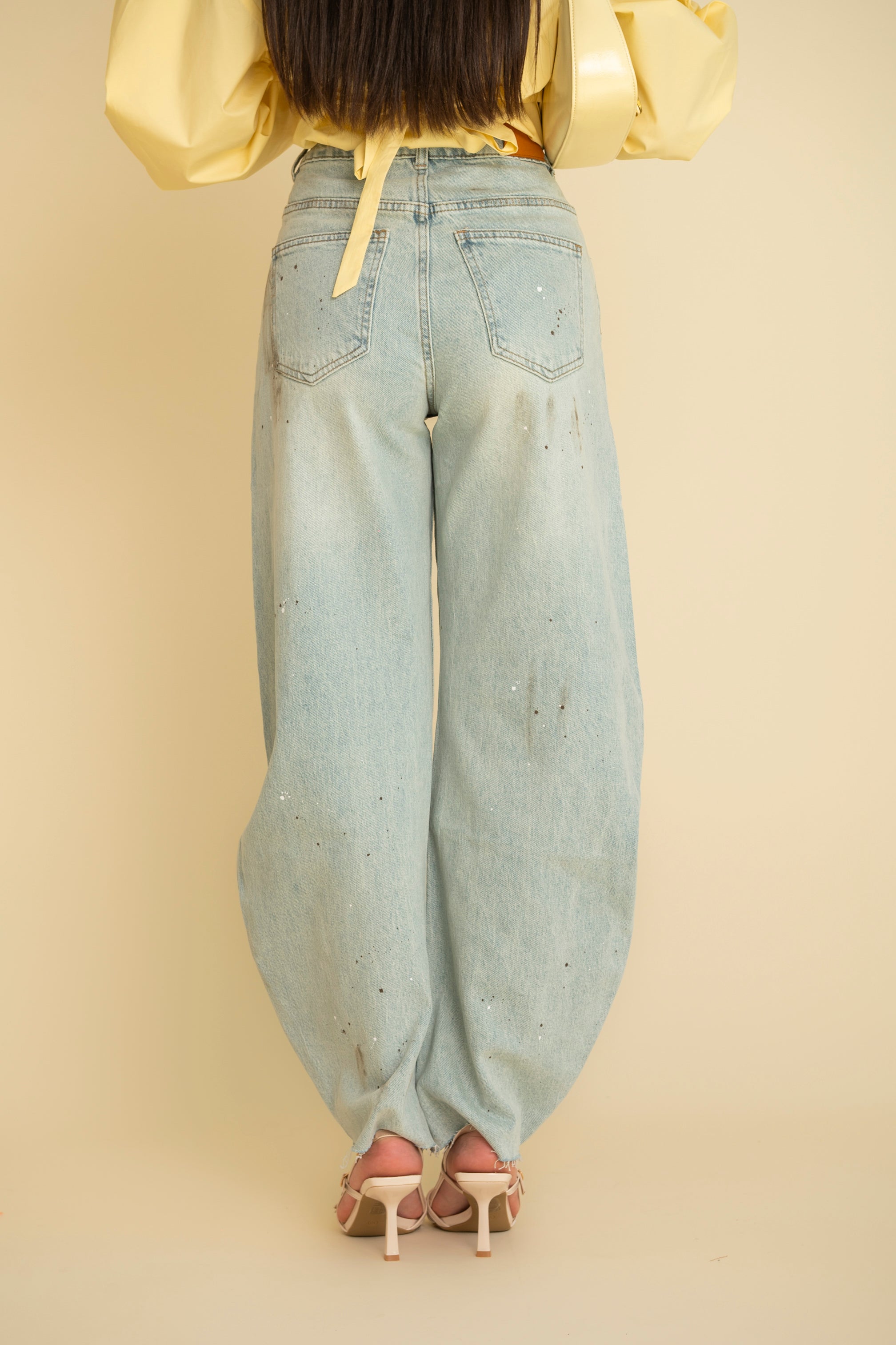 Jeans ballon con schizzi e sfumature