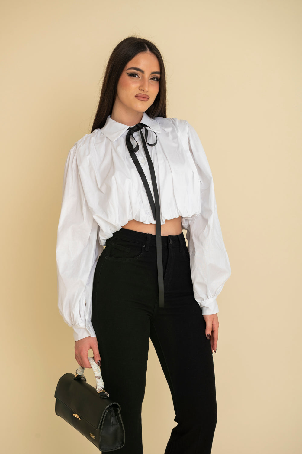 Camicia crop con fiocchetto