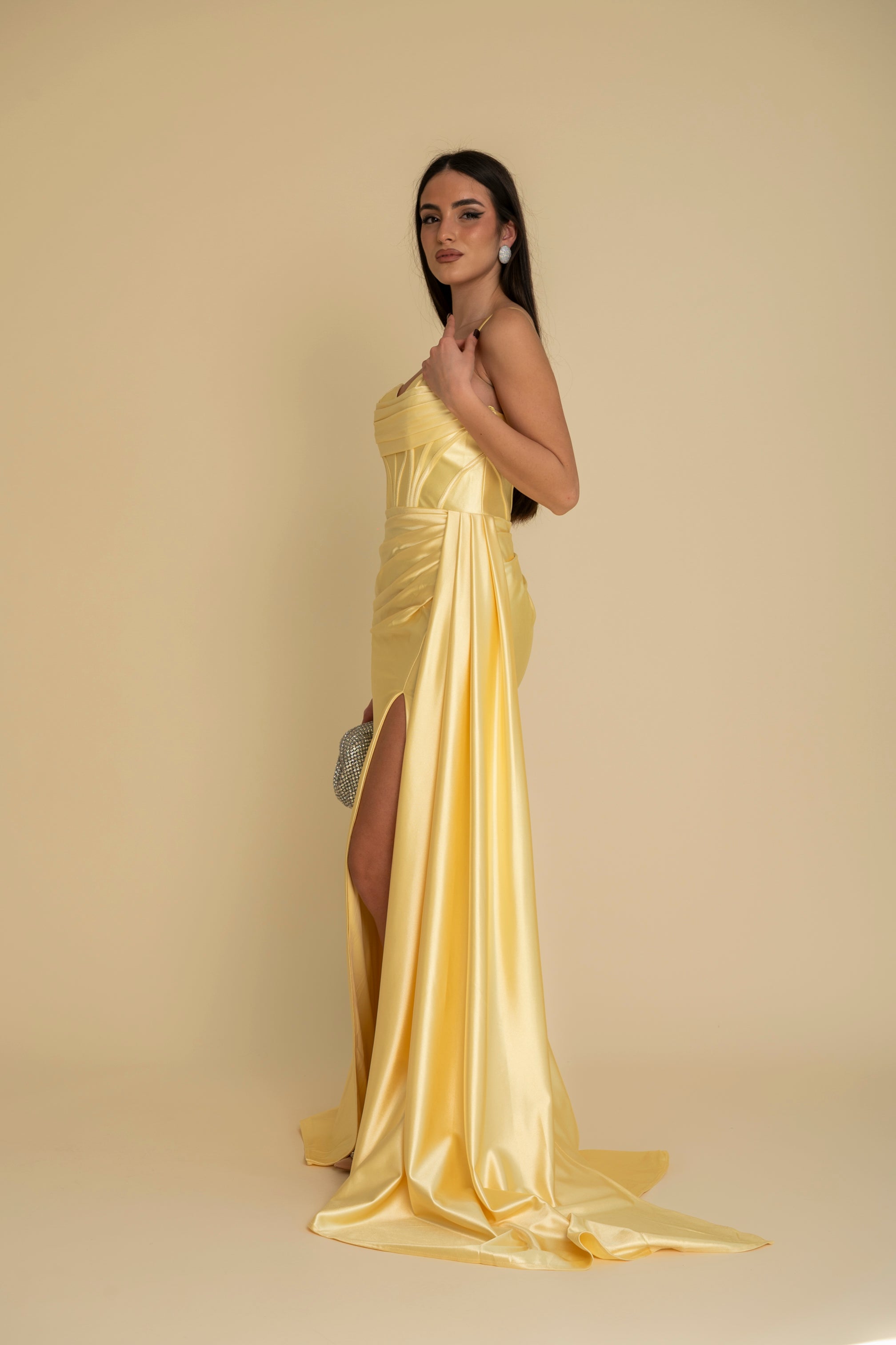 Abito da cerimonia con arriccio laterale