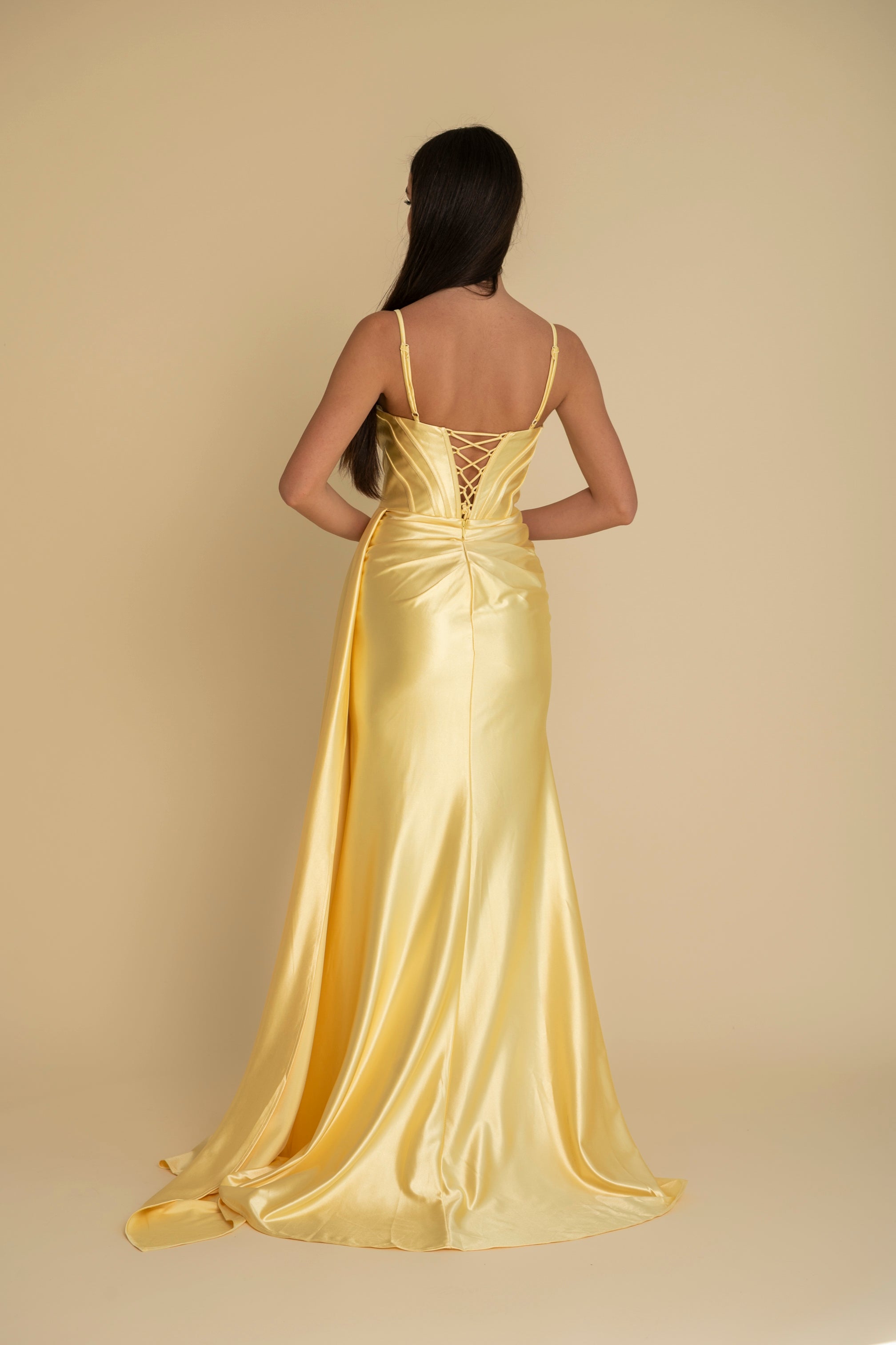 Abito da cerimonia con arriccio laterale