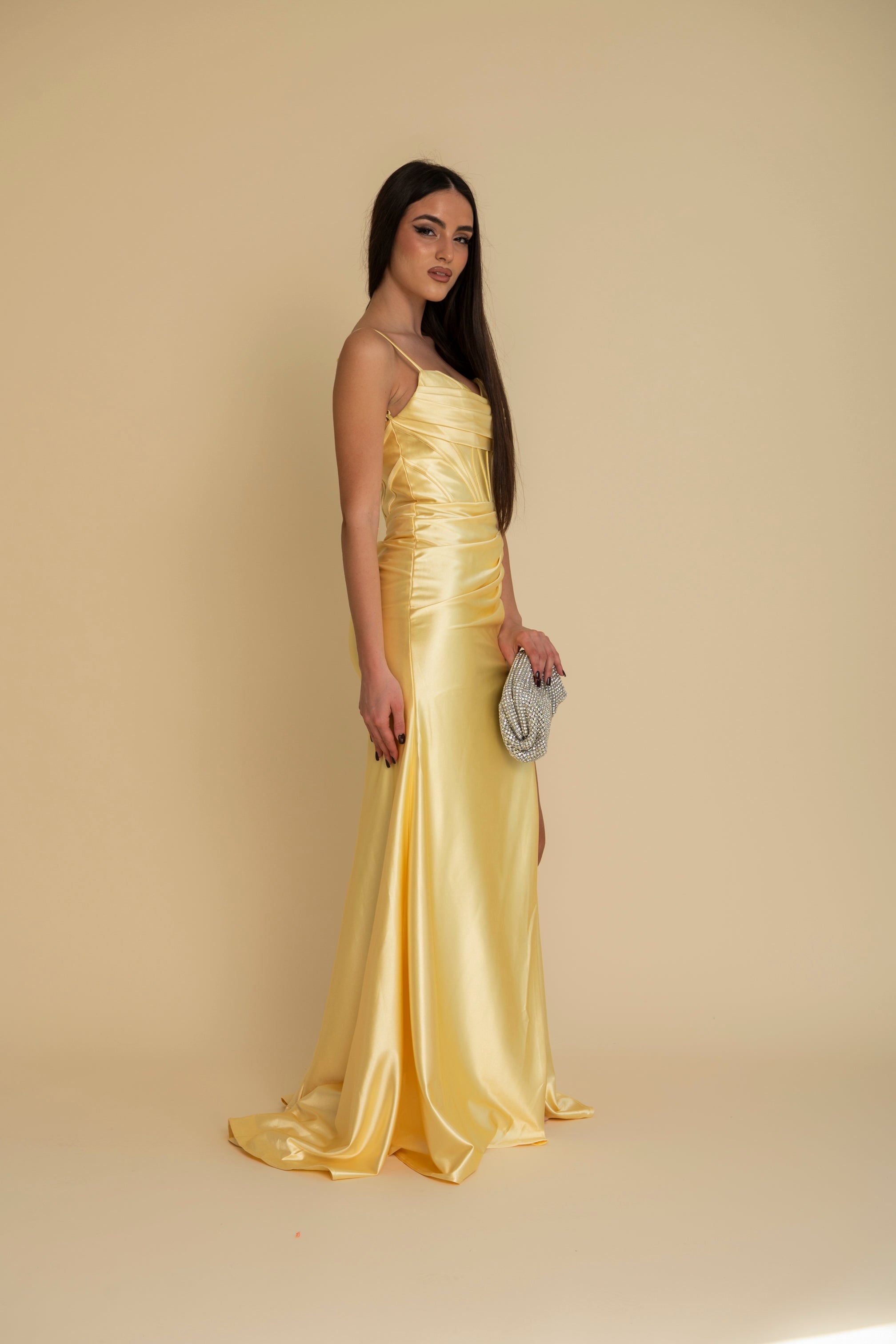 Abito da cerimonia con arriccio laterale