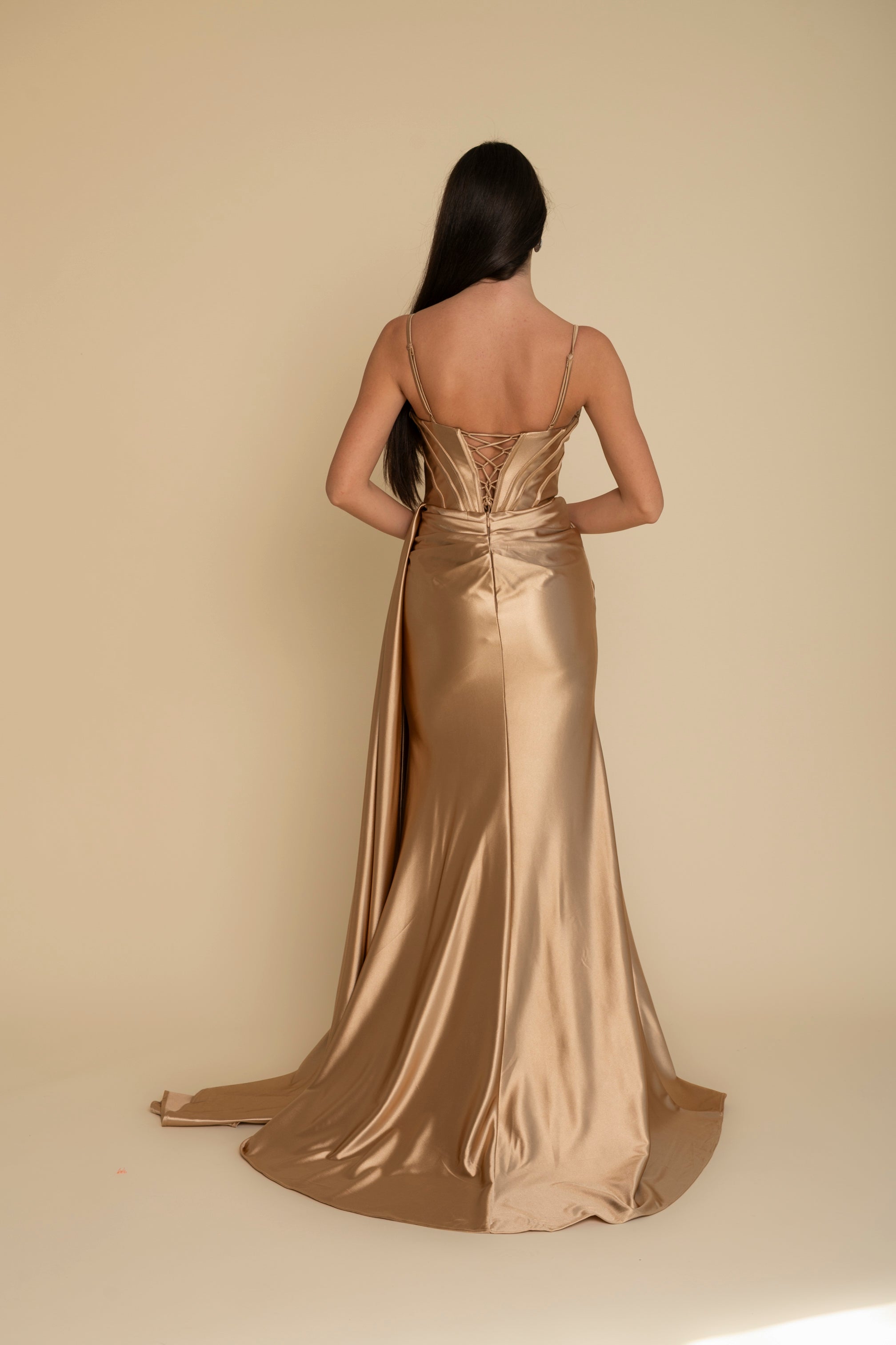 Abito da cerimonia con arriccio laterale