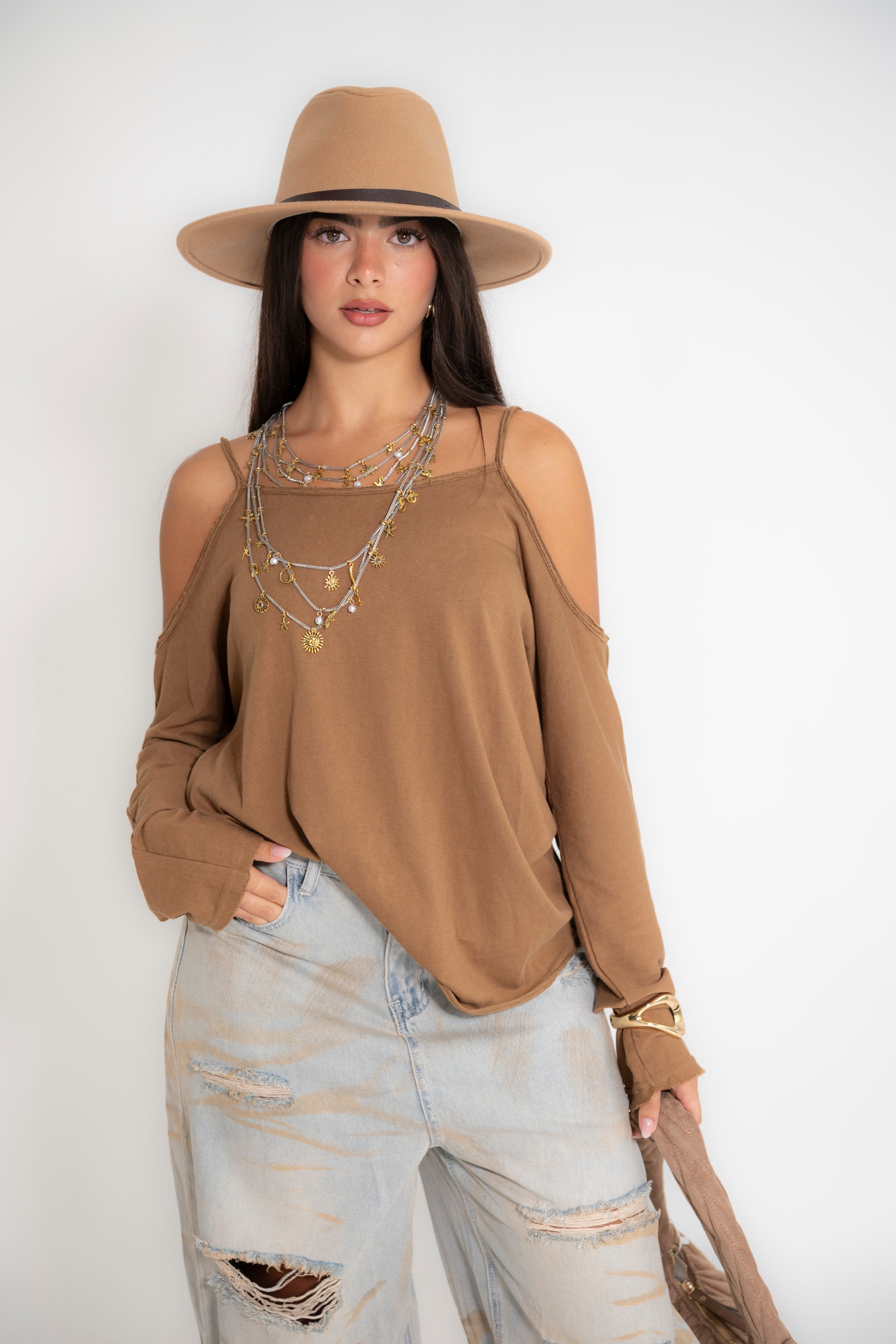 Maglia con spalla scoperta