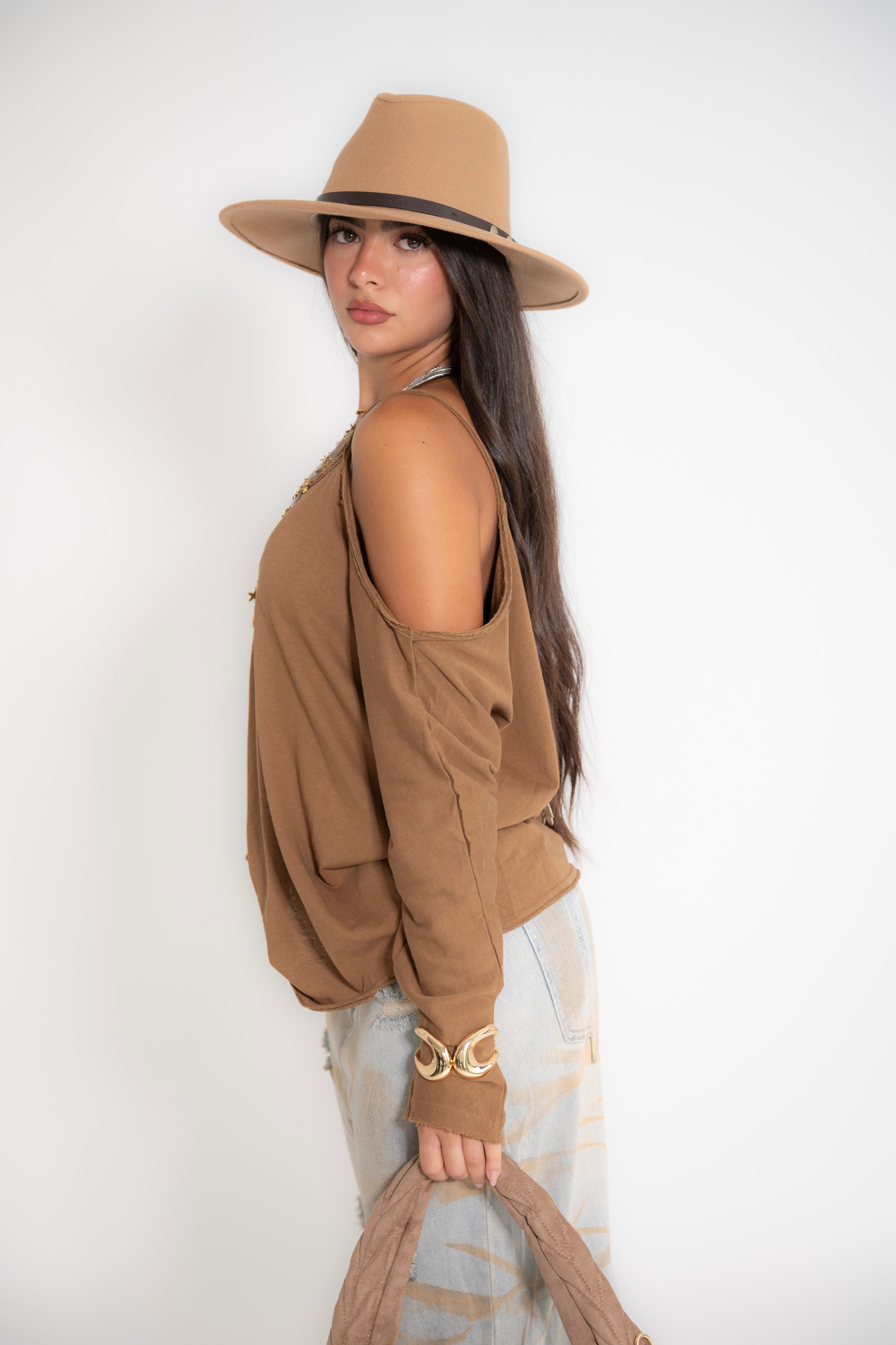 Maglia con spalla scoperta
