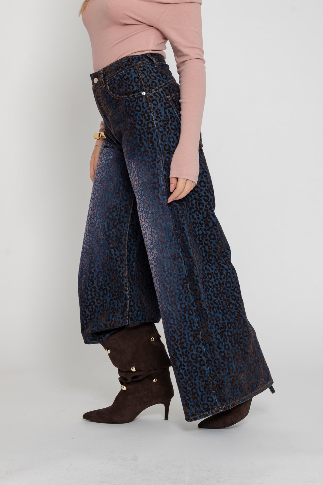 Jeans con dettagli animalier sfumato