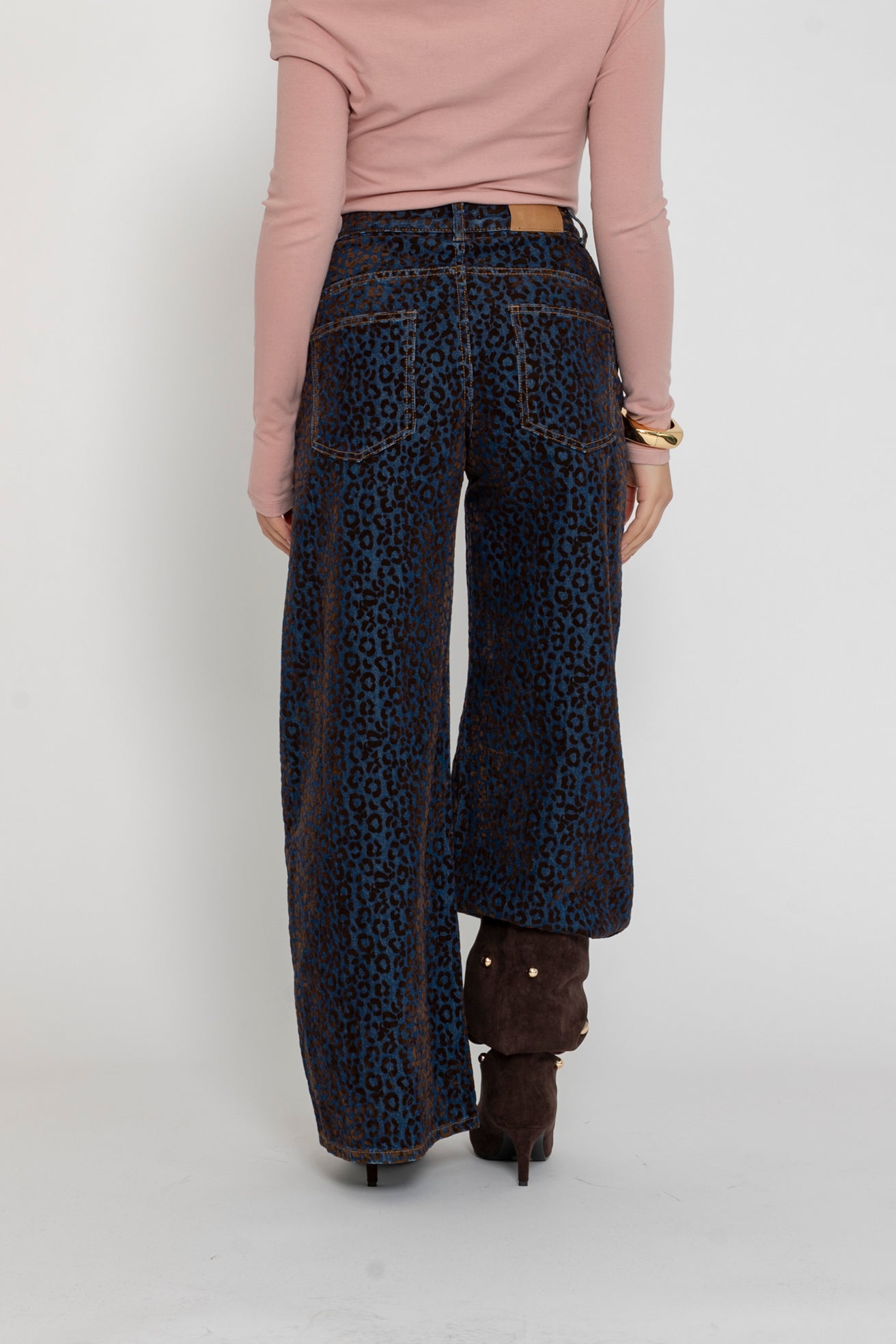 Jeans con dettagli animalier sfumato