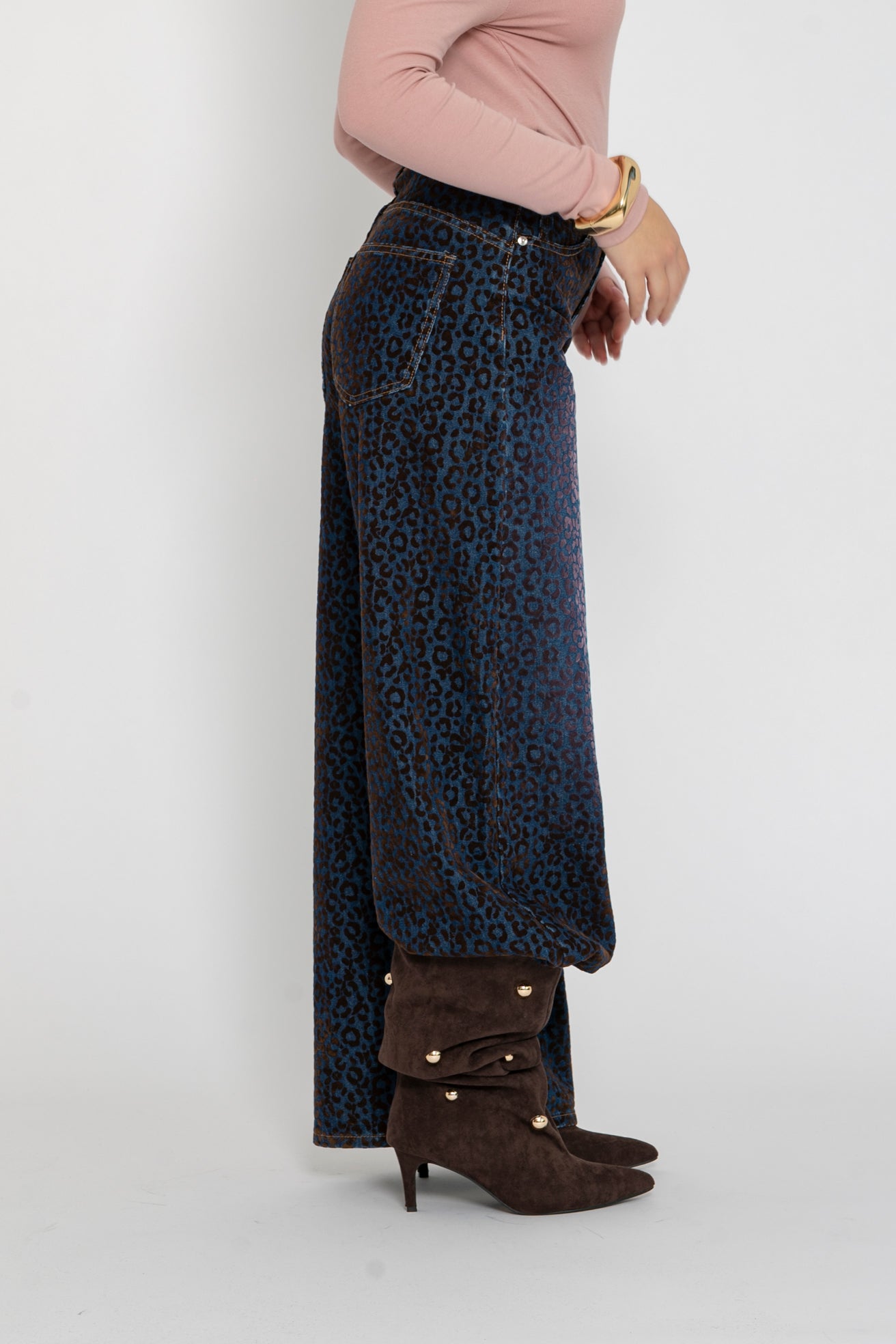 Jeans con dettagli animalier sfumato