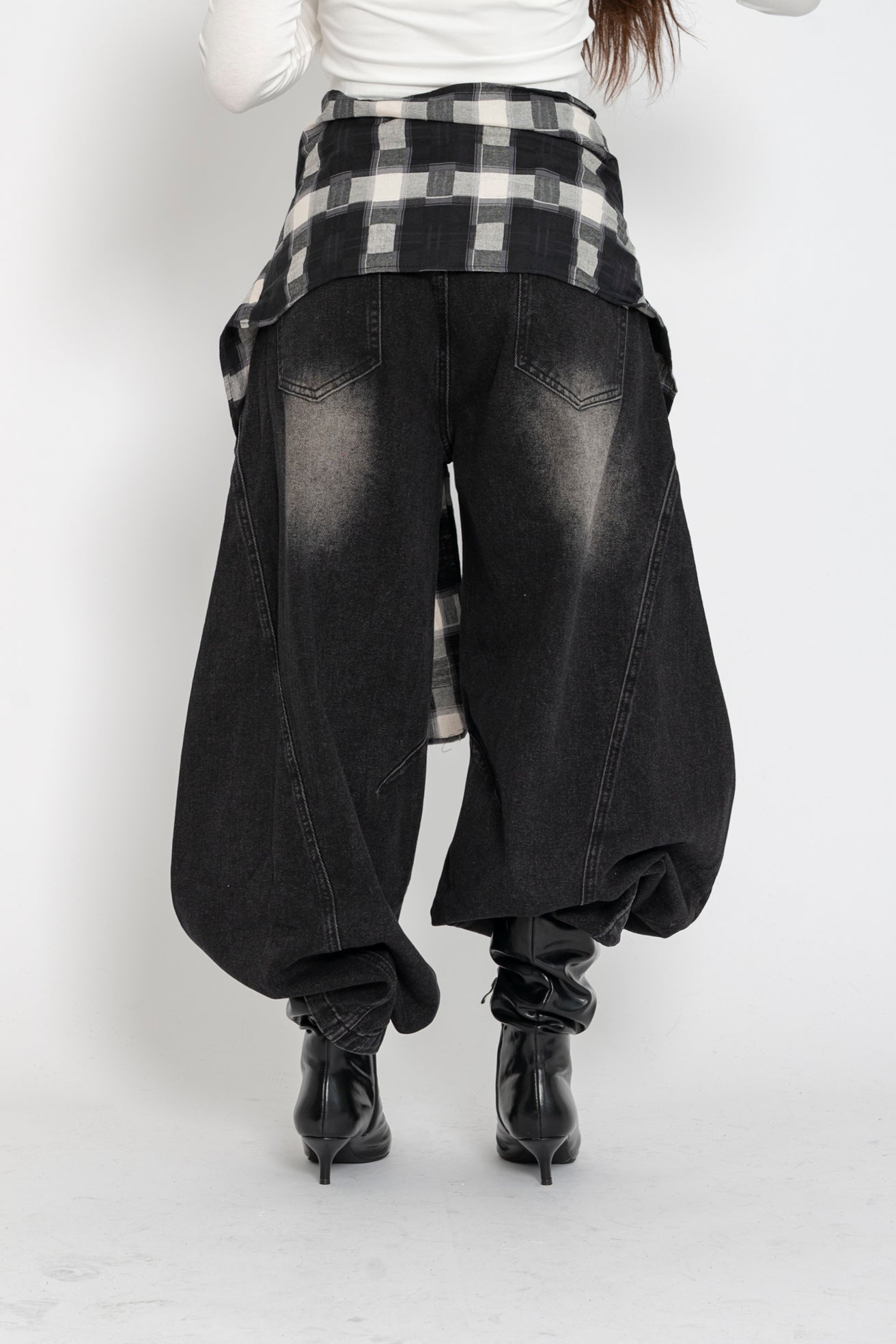 Jeans ballon con foulard camicia