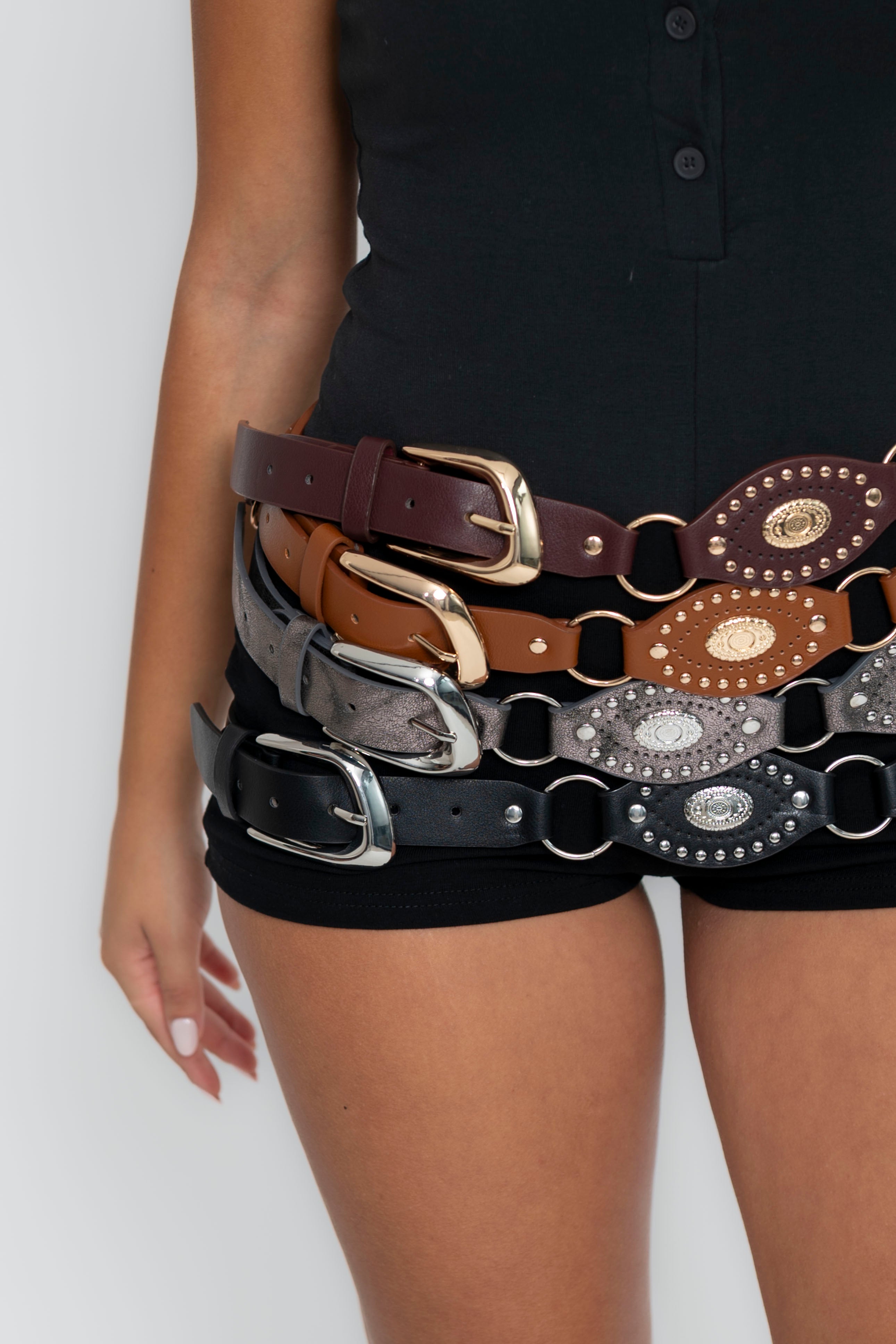 Cintura ecopelle con borchie