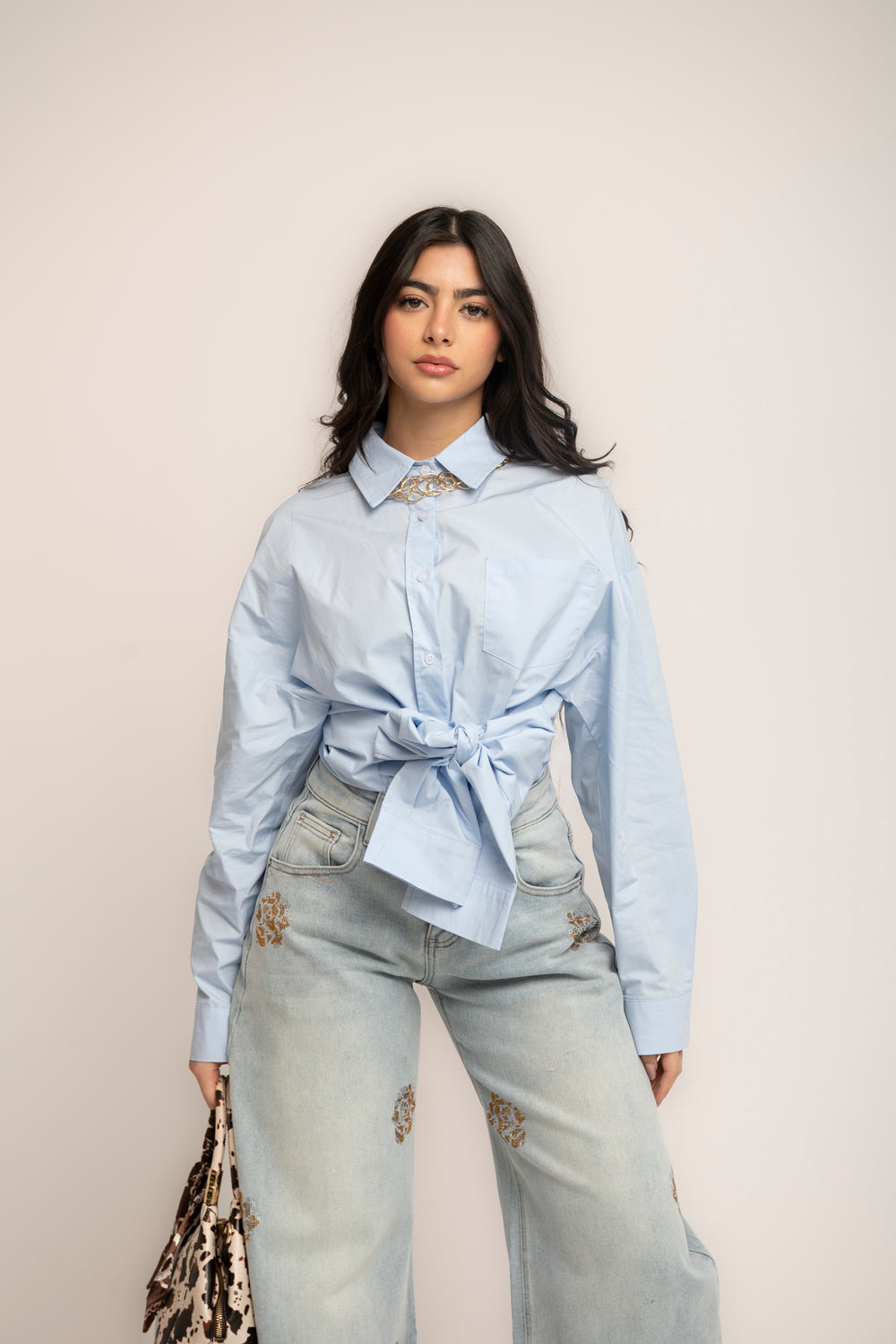 Camicia con nodo effetto manica