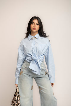 Camicia con nodo effetto manica