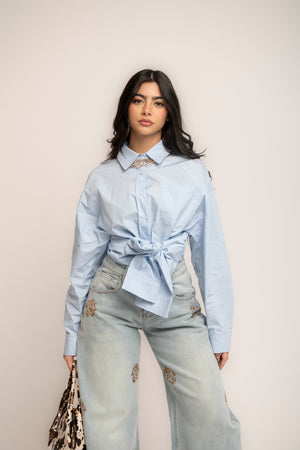 Camicia con nodo effetto manica