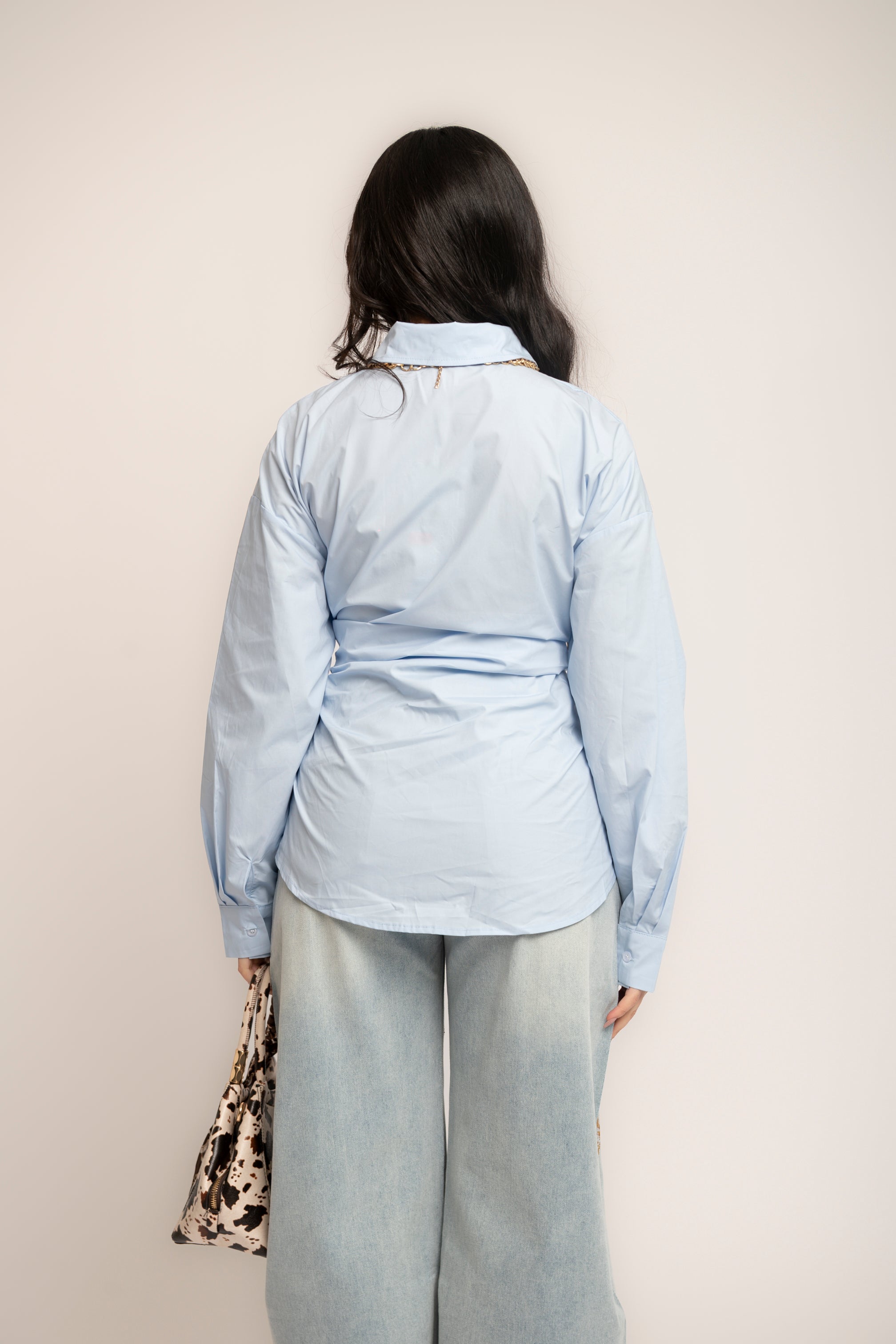 Camicia con nodo effetto manica