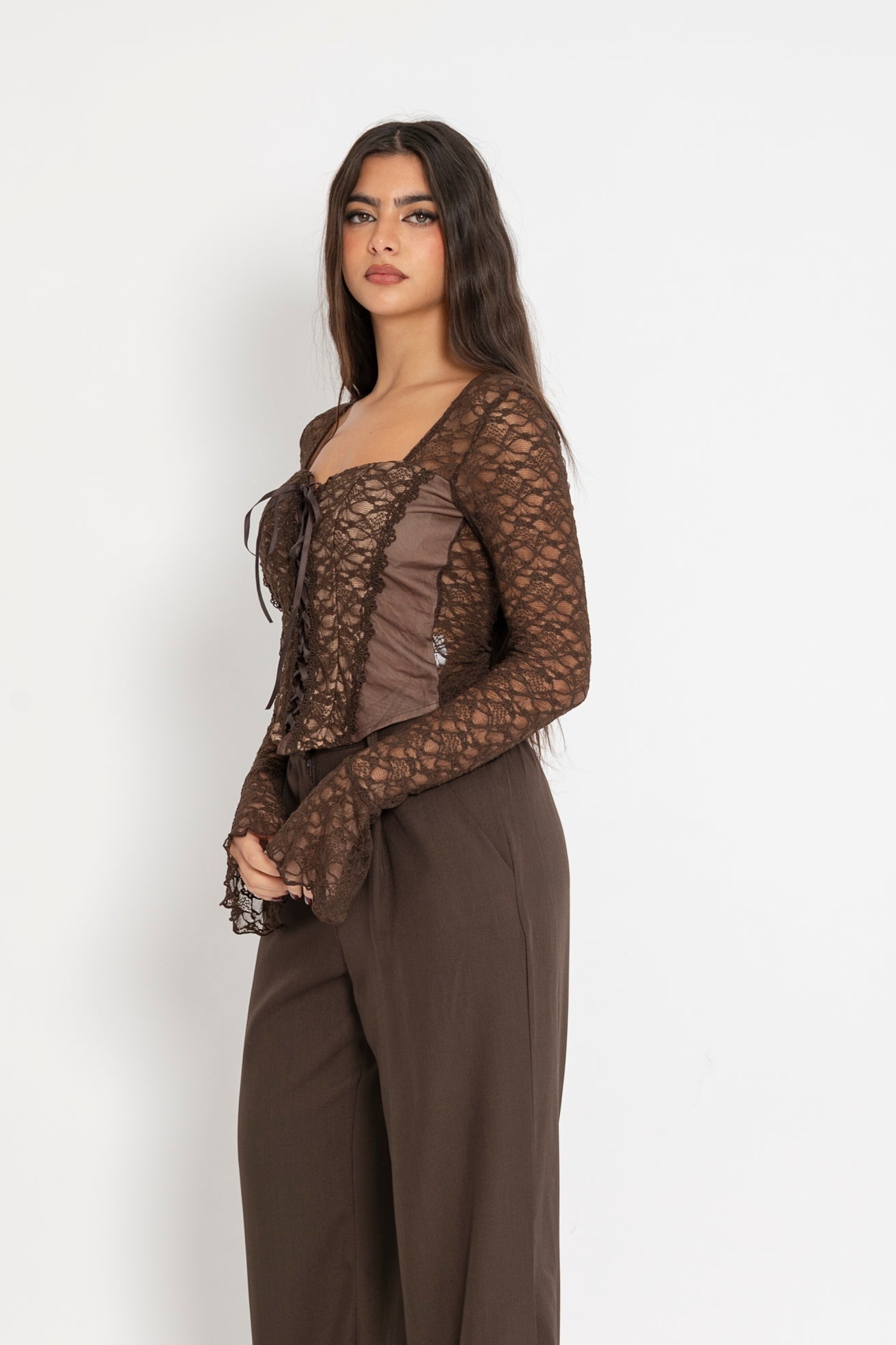 Top merletto con stringhe