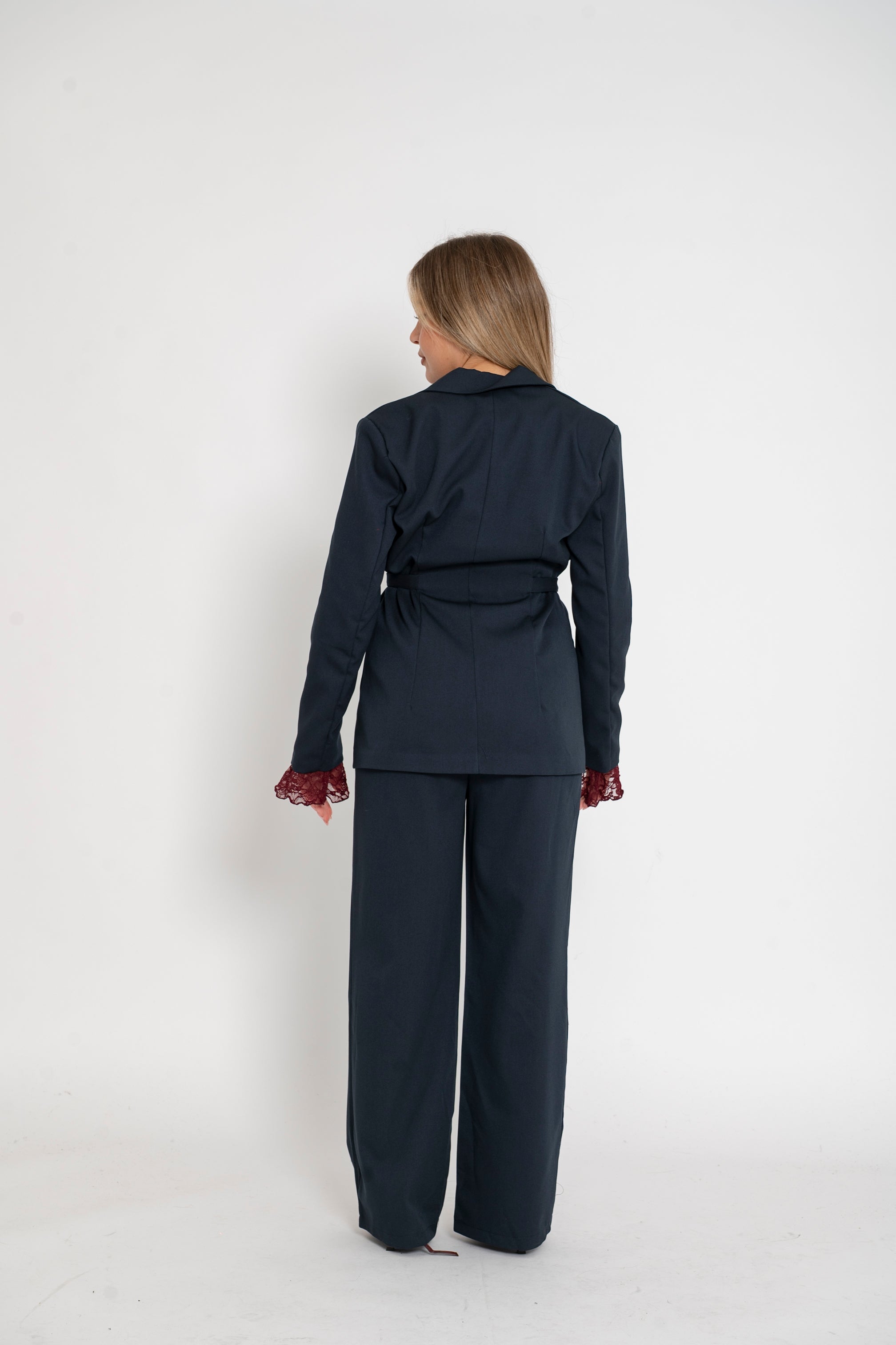 Tailleur con stringhe laterali