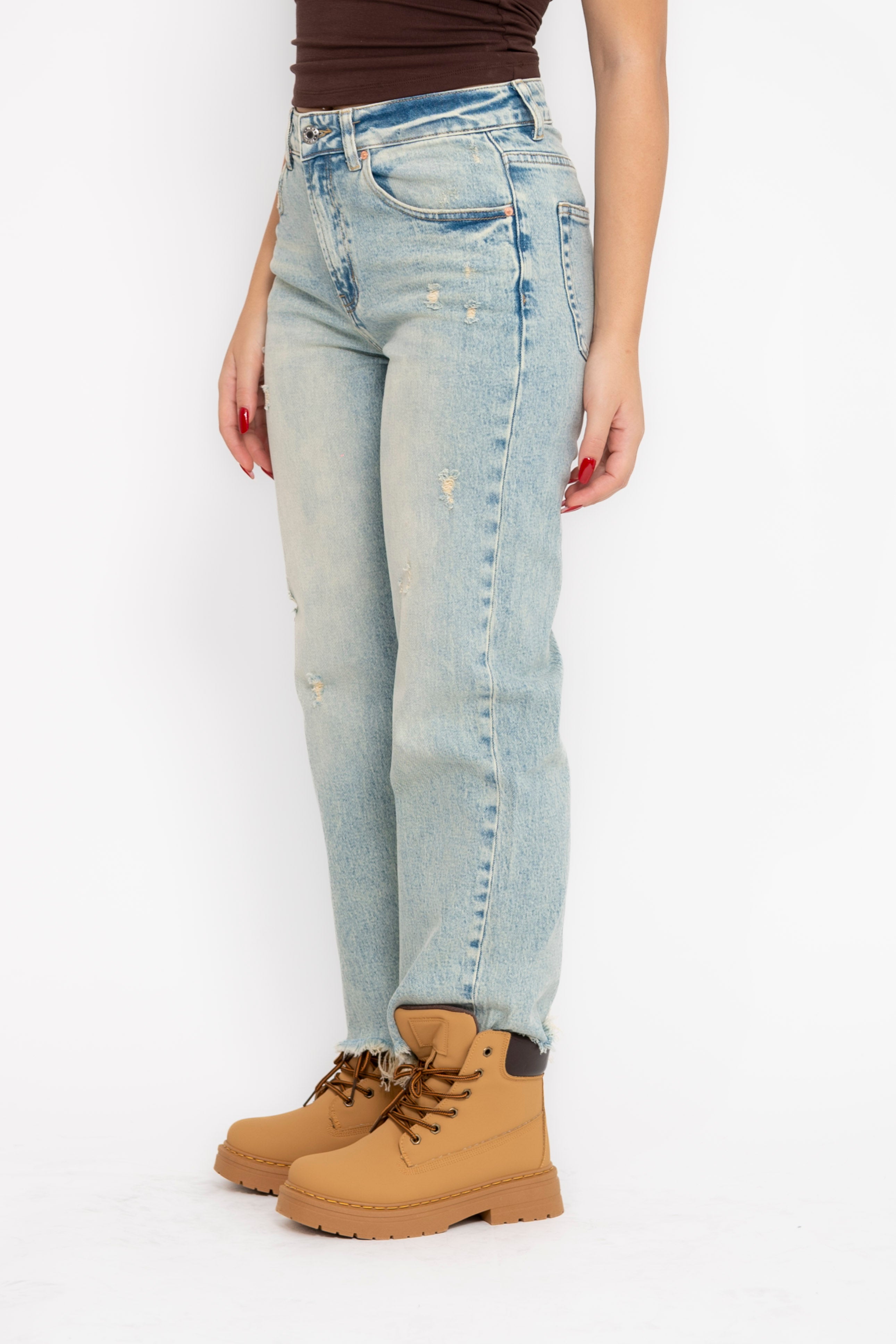 Jeans mom fit sfrangiato