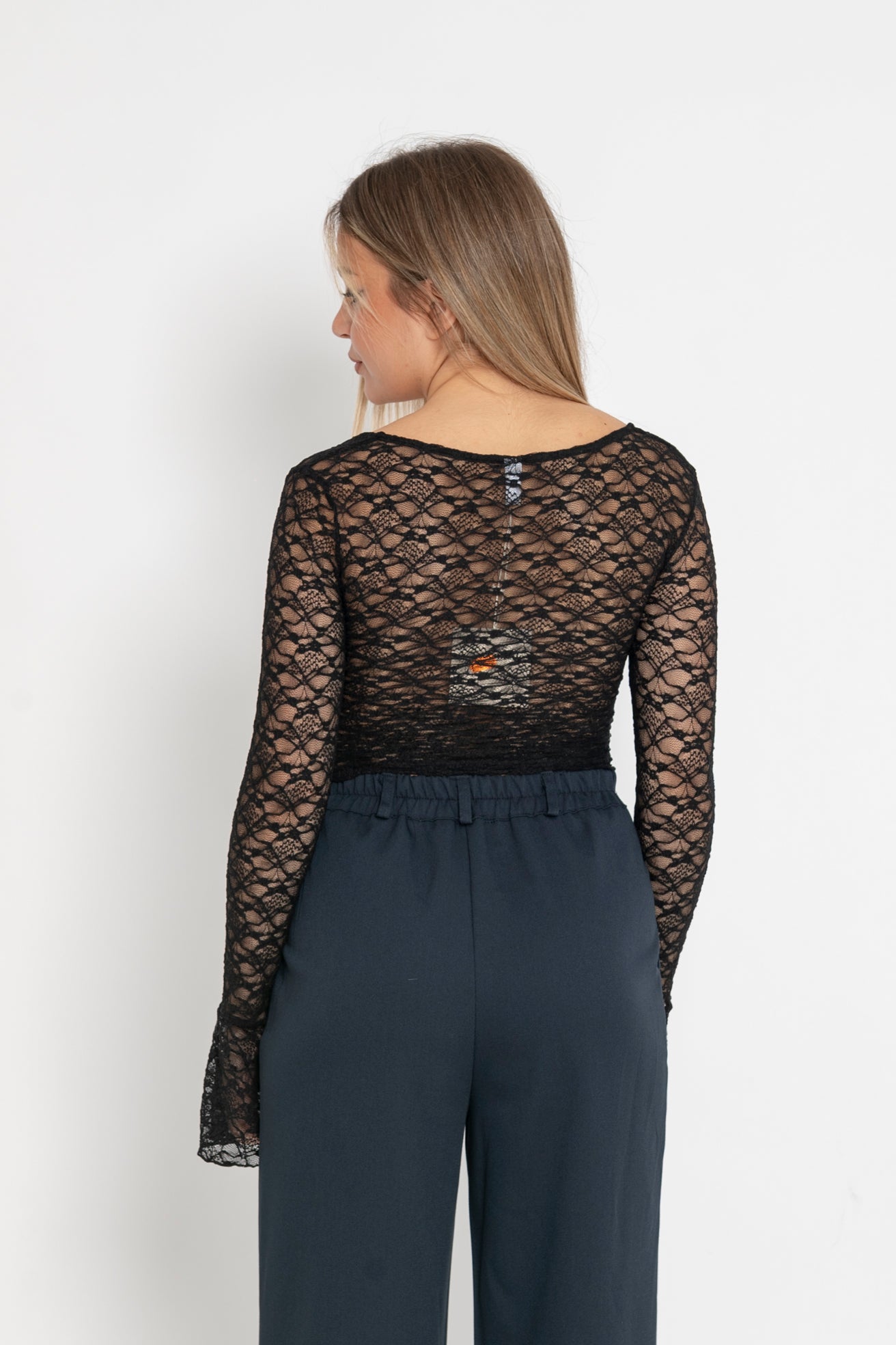 Top merletto con stringhe