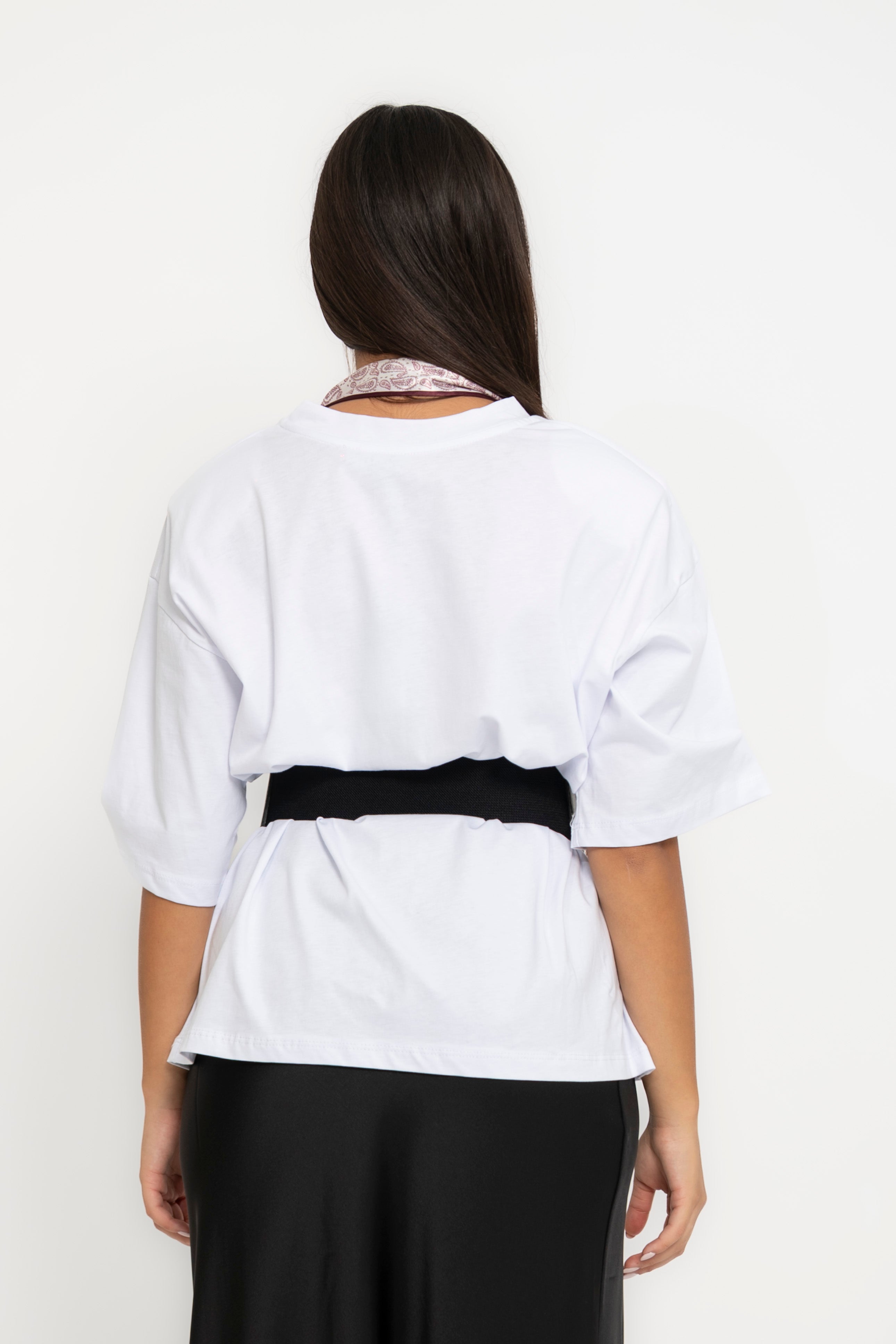 T-shirt con foulard
