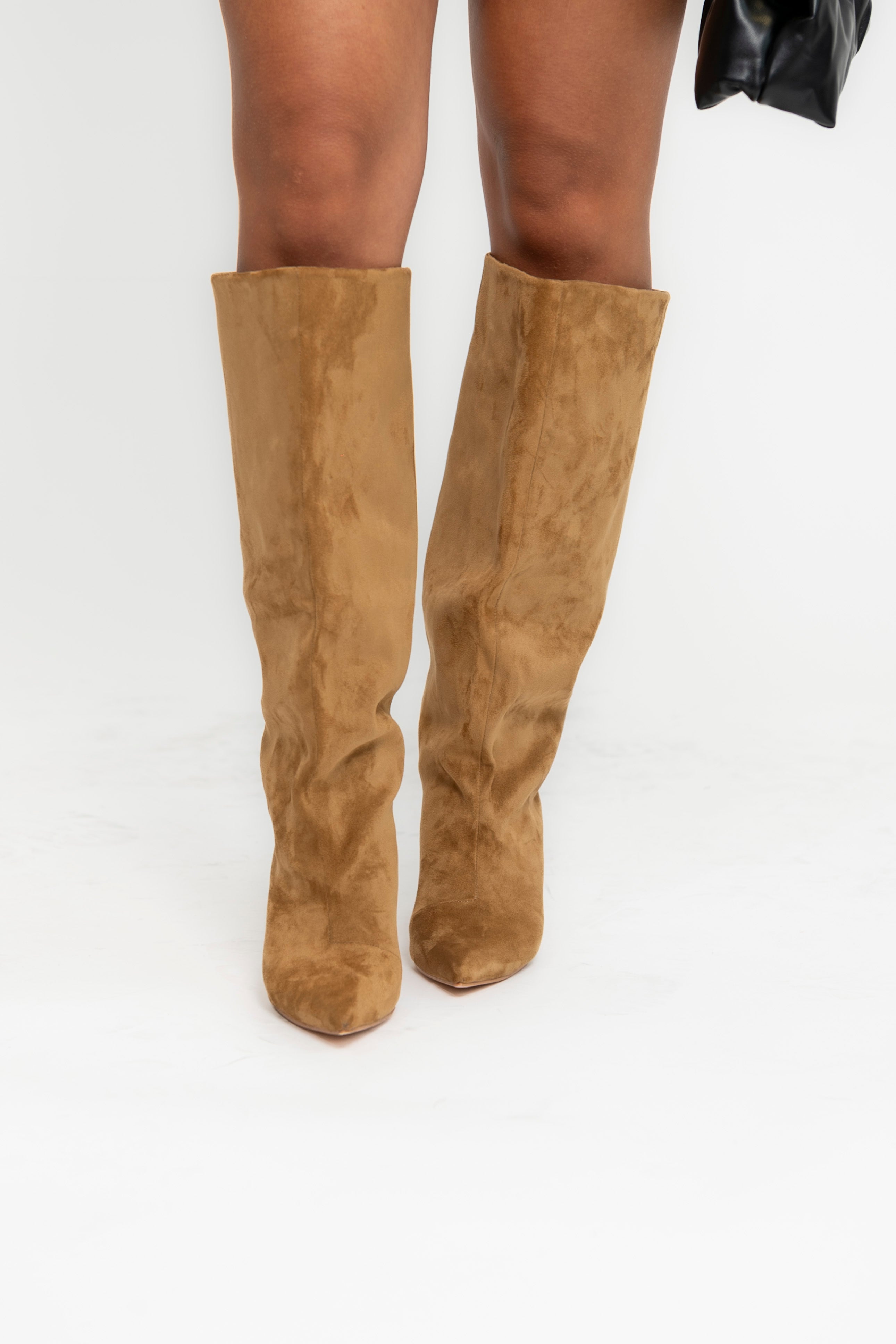 Stivale in camoscio camel