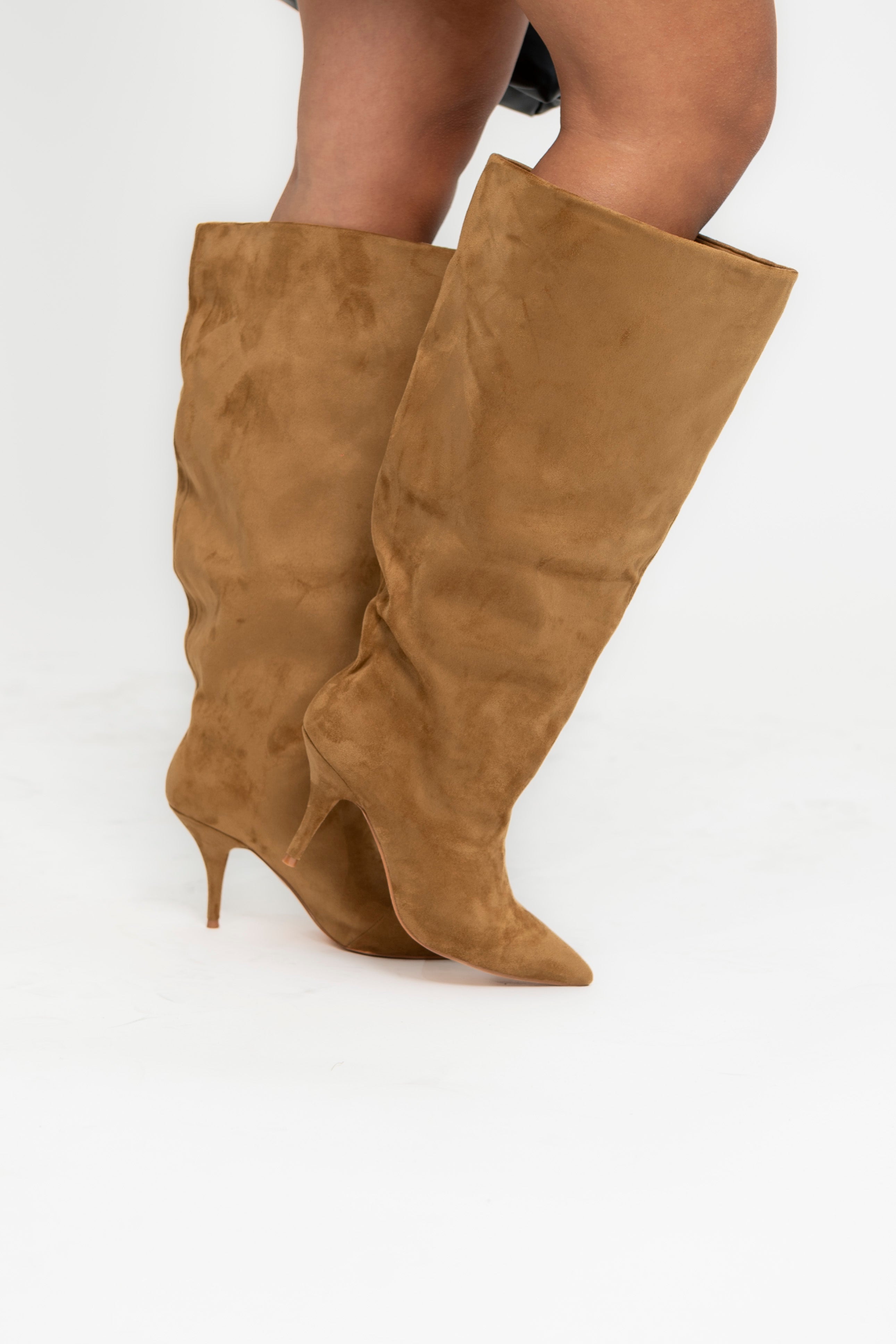 Stivale in camoscio camel
