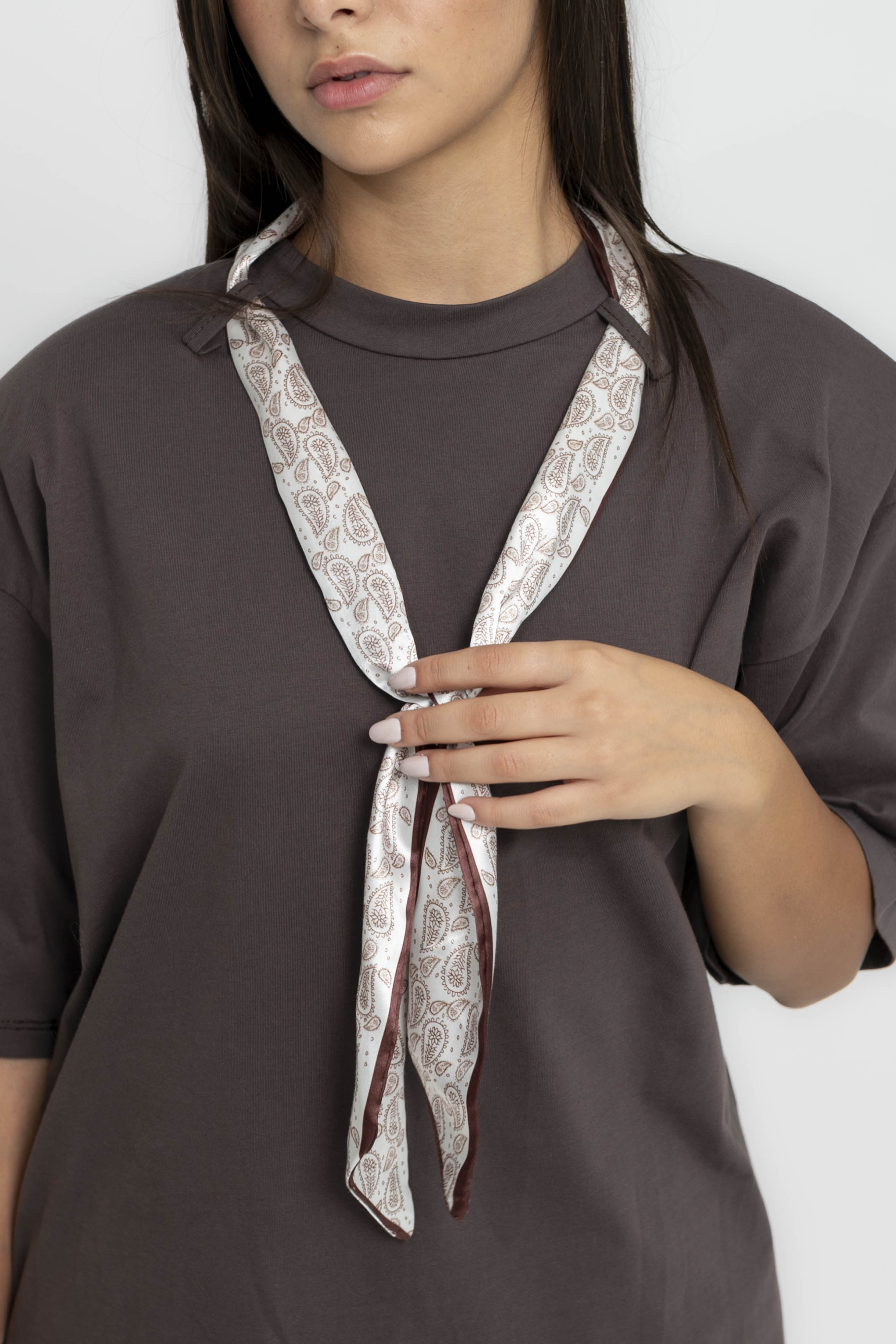 T-shirt con foulard