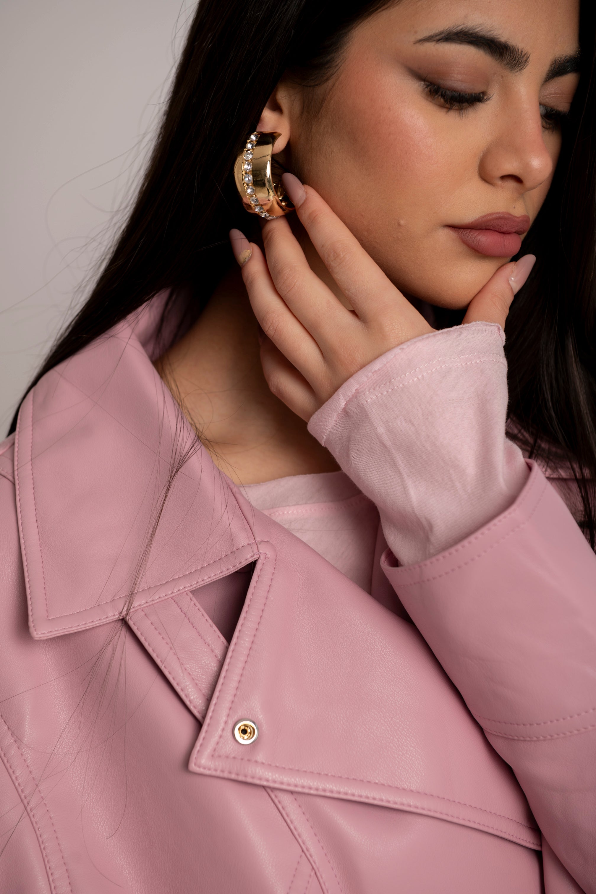 Orecchino mezzo cerchio strass