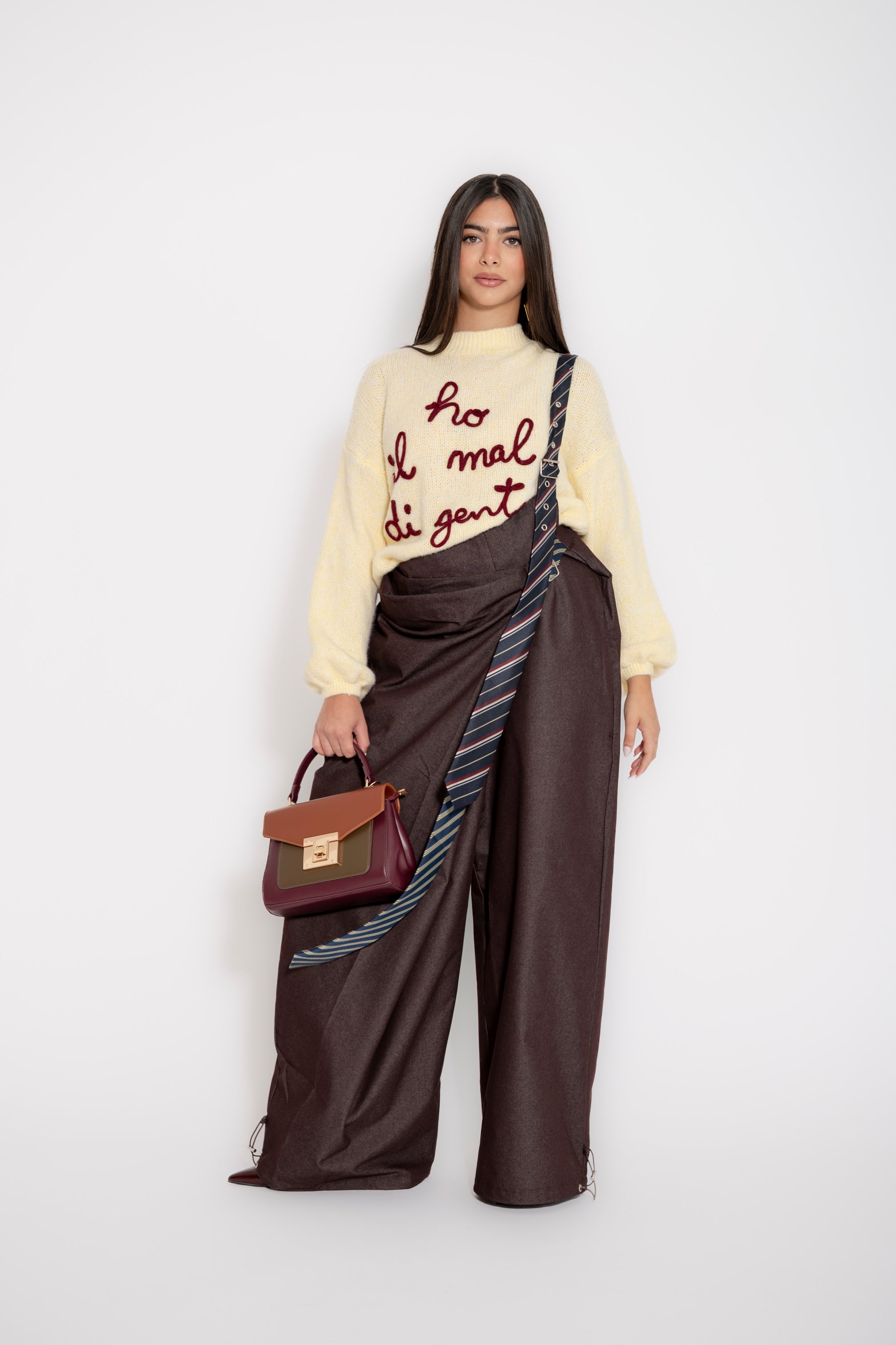 Salopette classica con cravatta