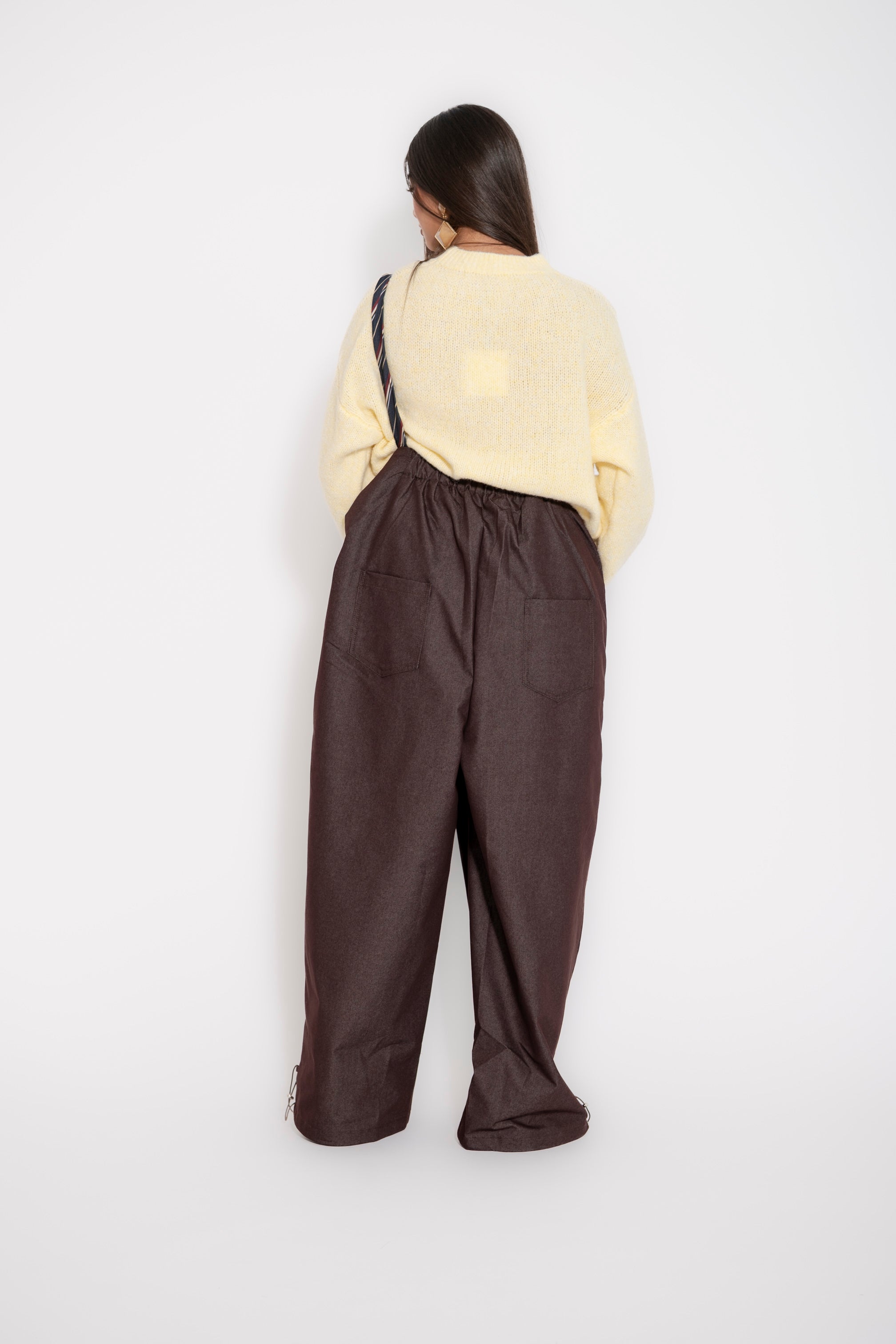 Salopette classica con cravatta