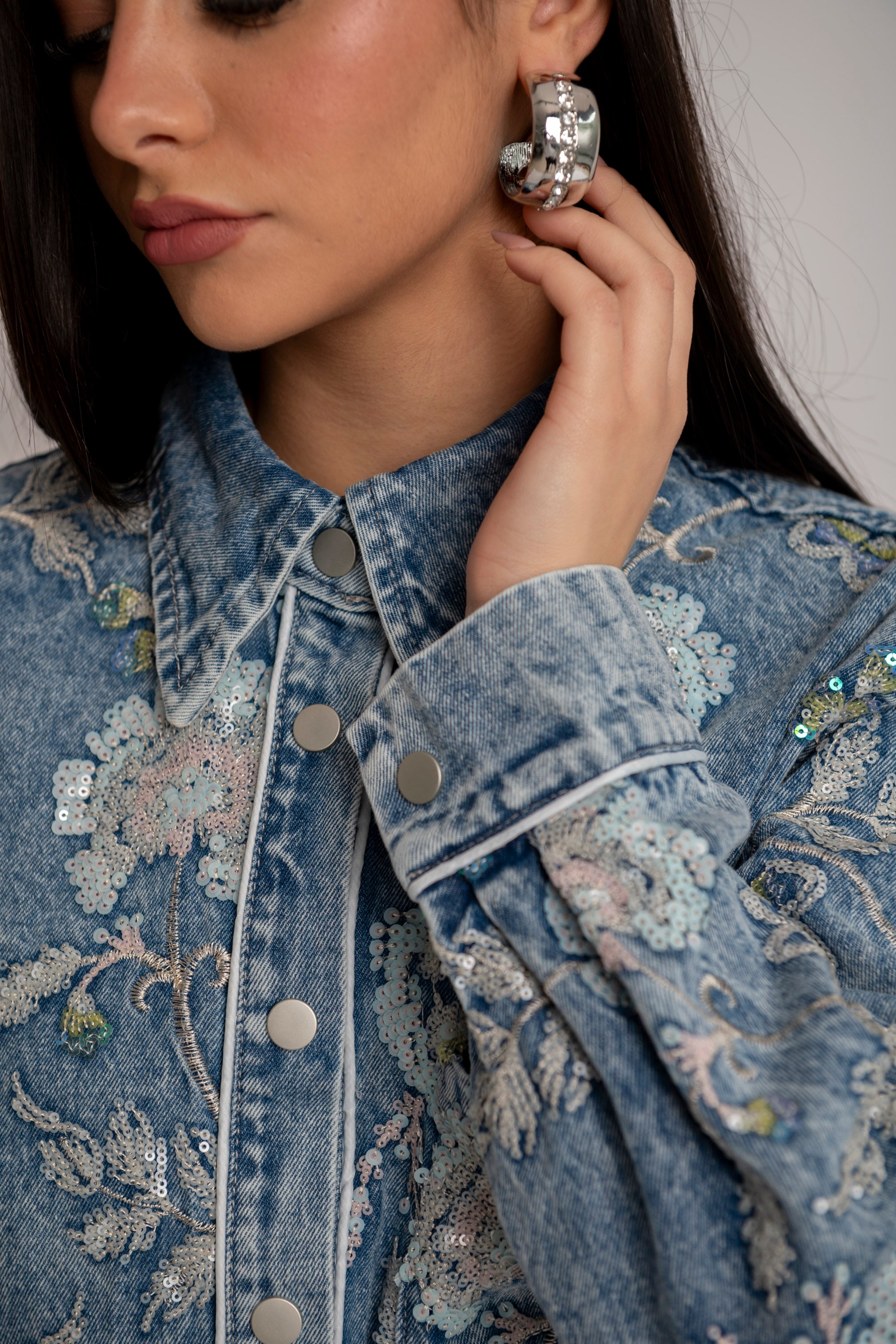 Orecchino mezzo cerchio strass