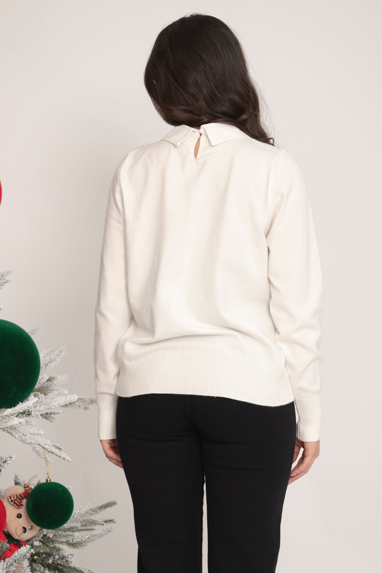 Pull con colletto strass