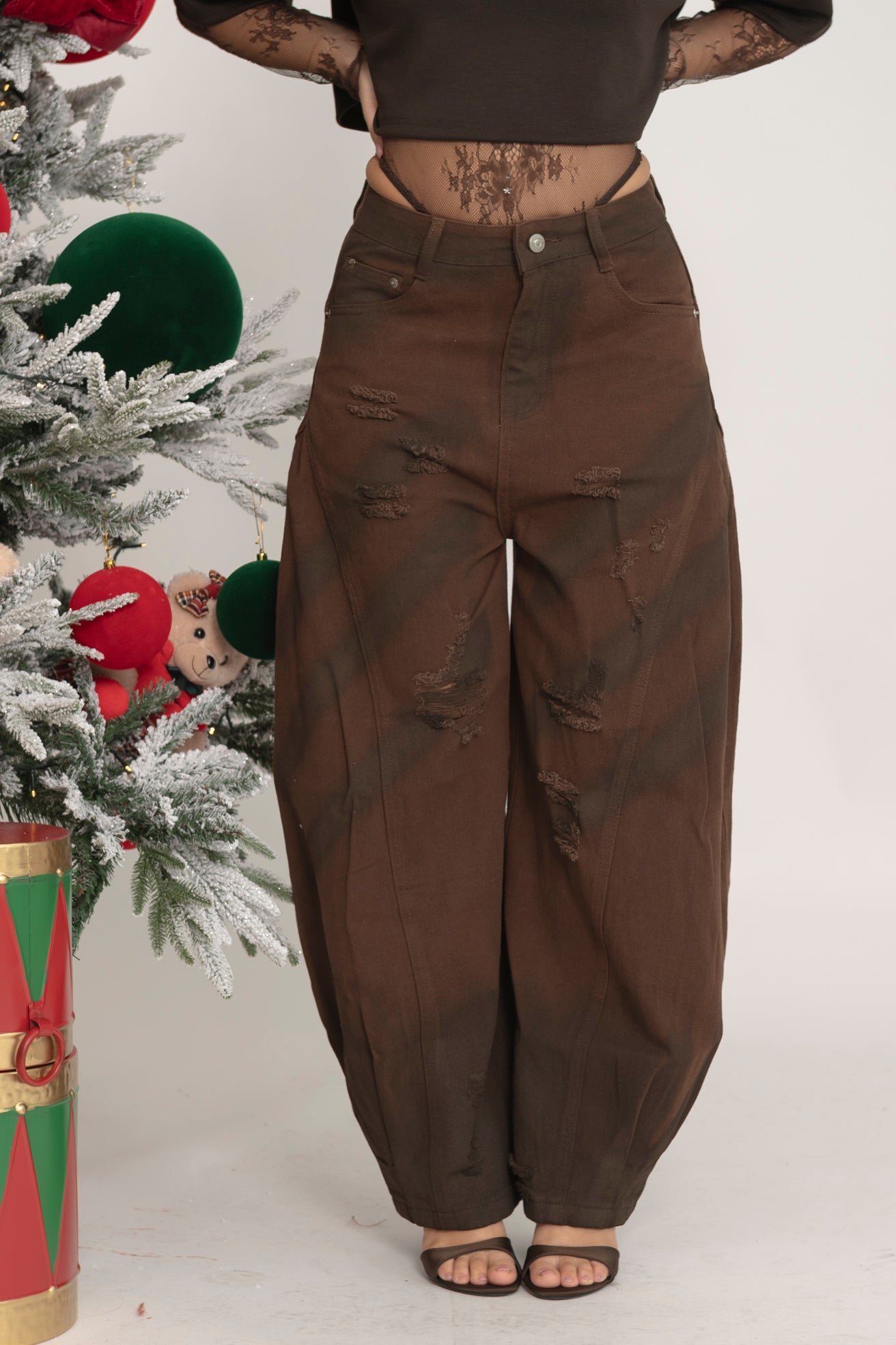 Jeans ballon con strappi brown
