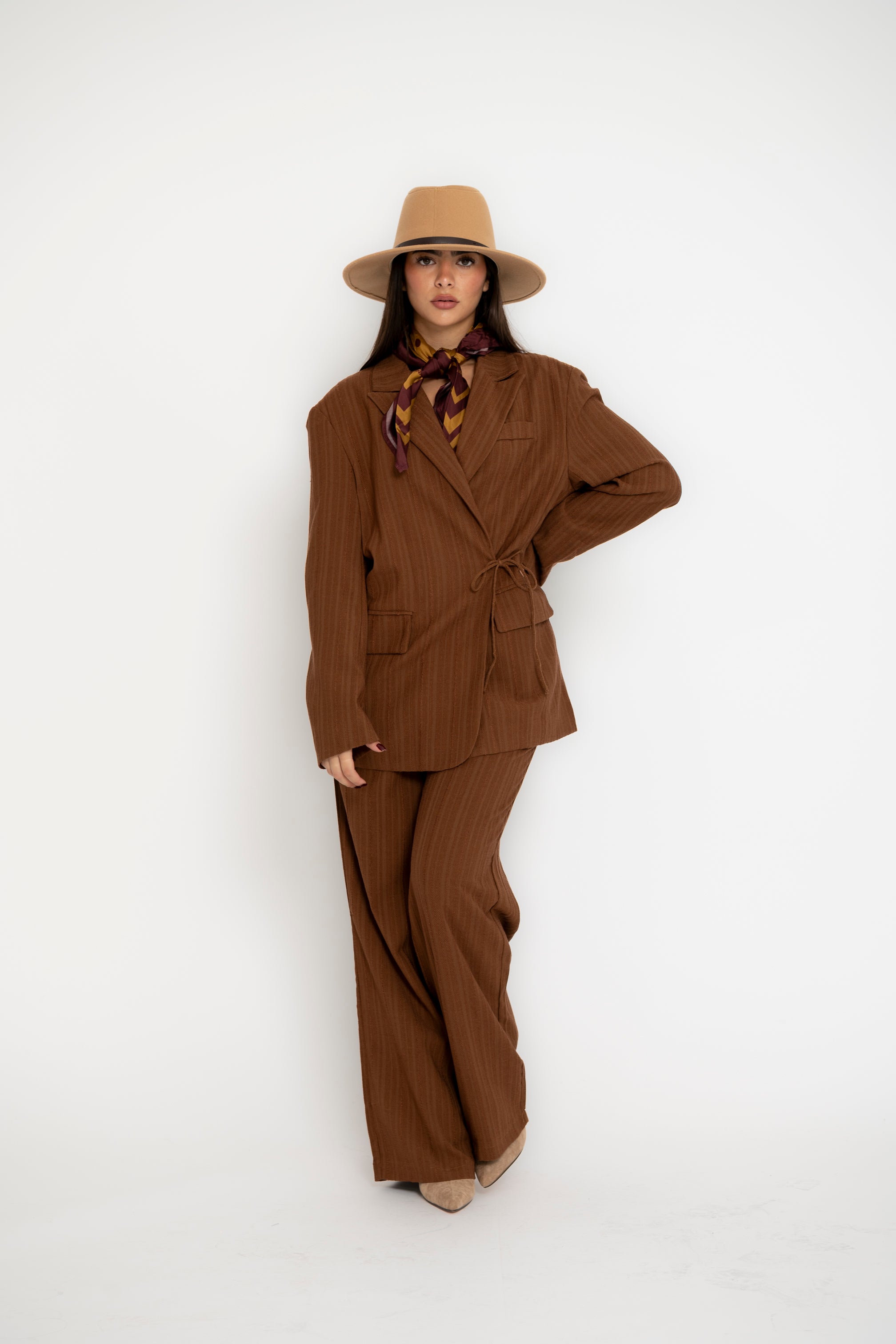 Tailleur con laccio laterale