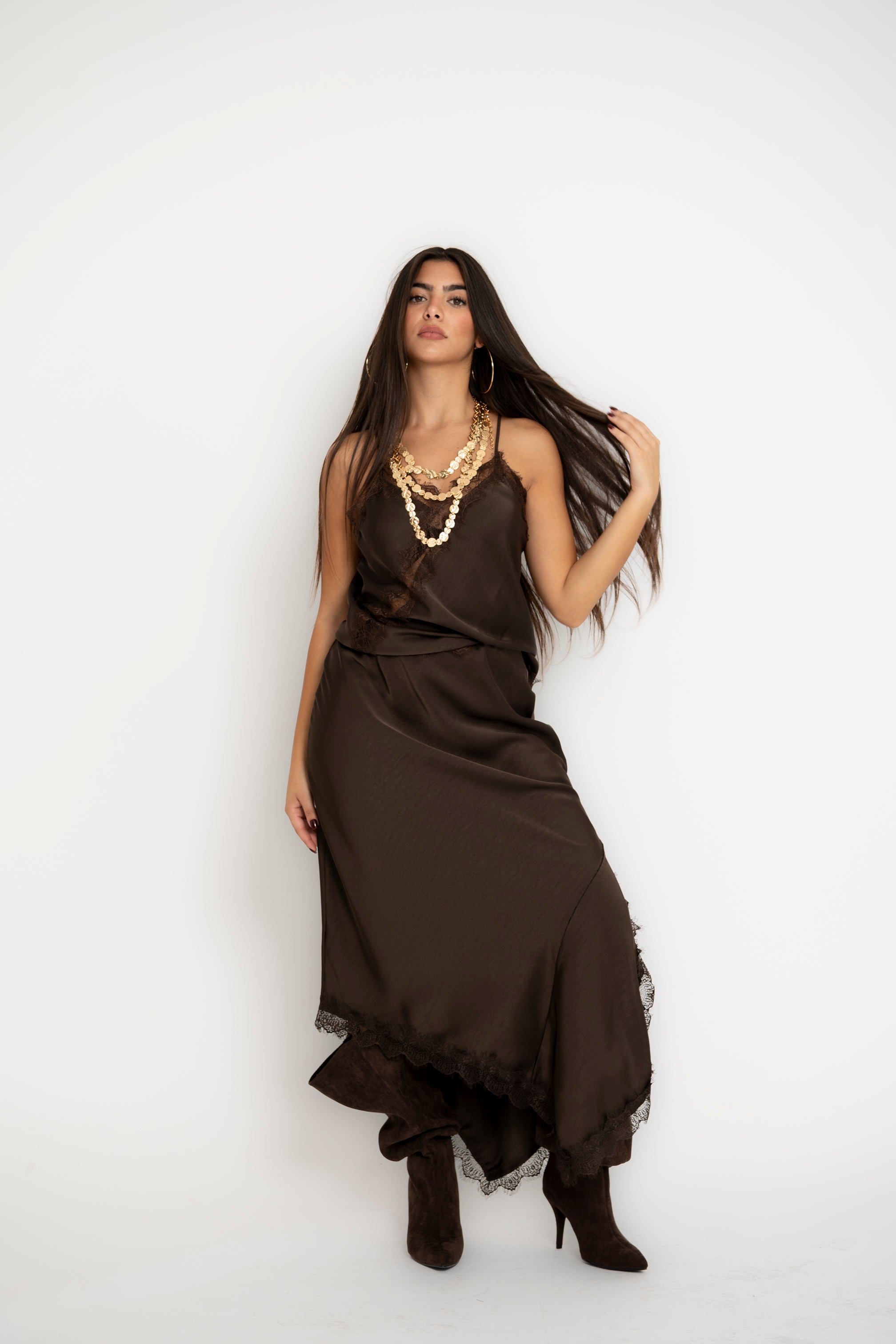 Cordset asimmetrico raso e pizzo