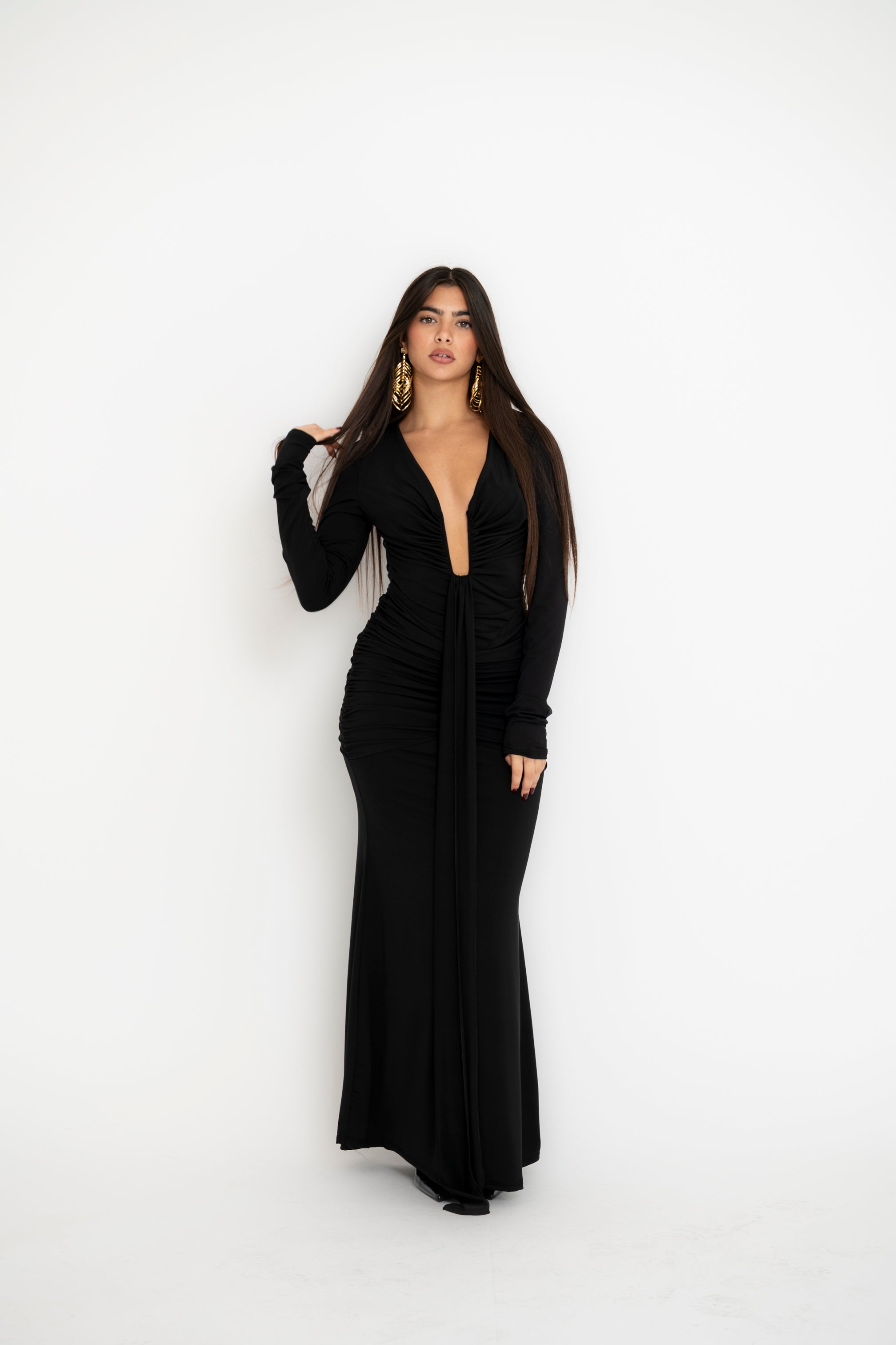 Abito con scollo profondo