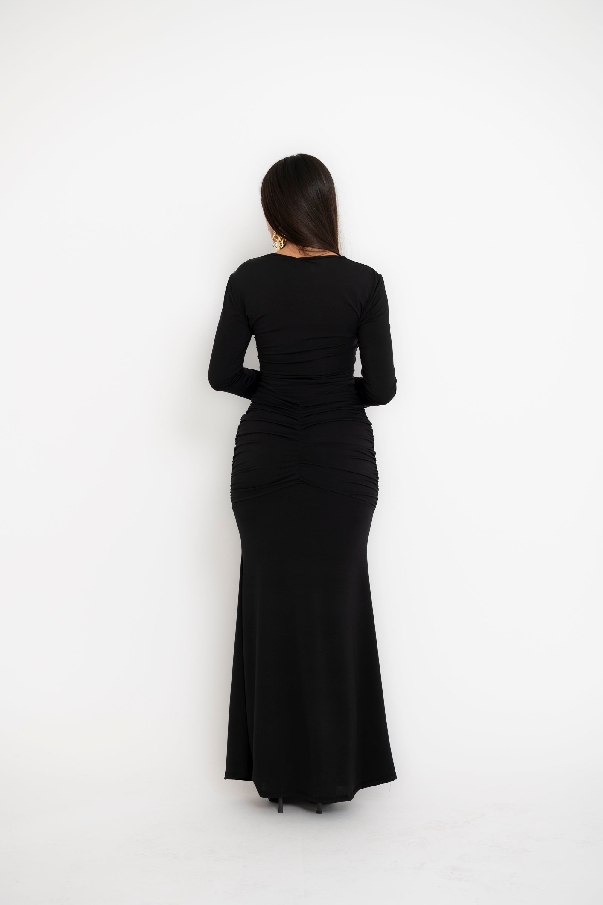 Abito con scollo profondo