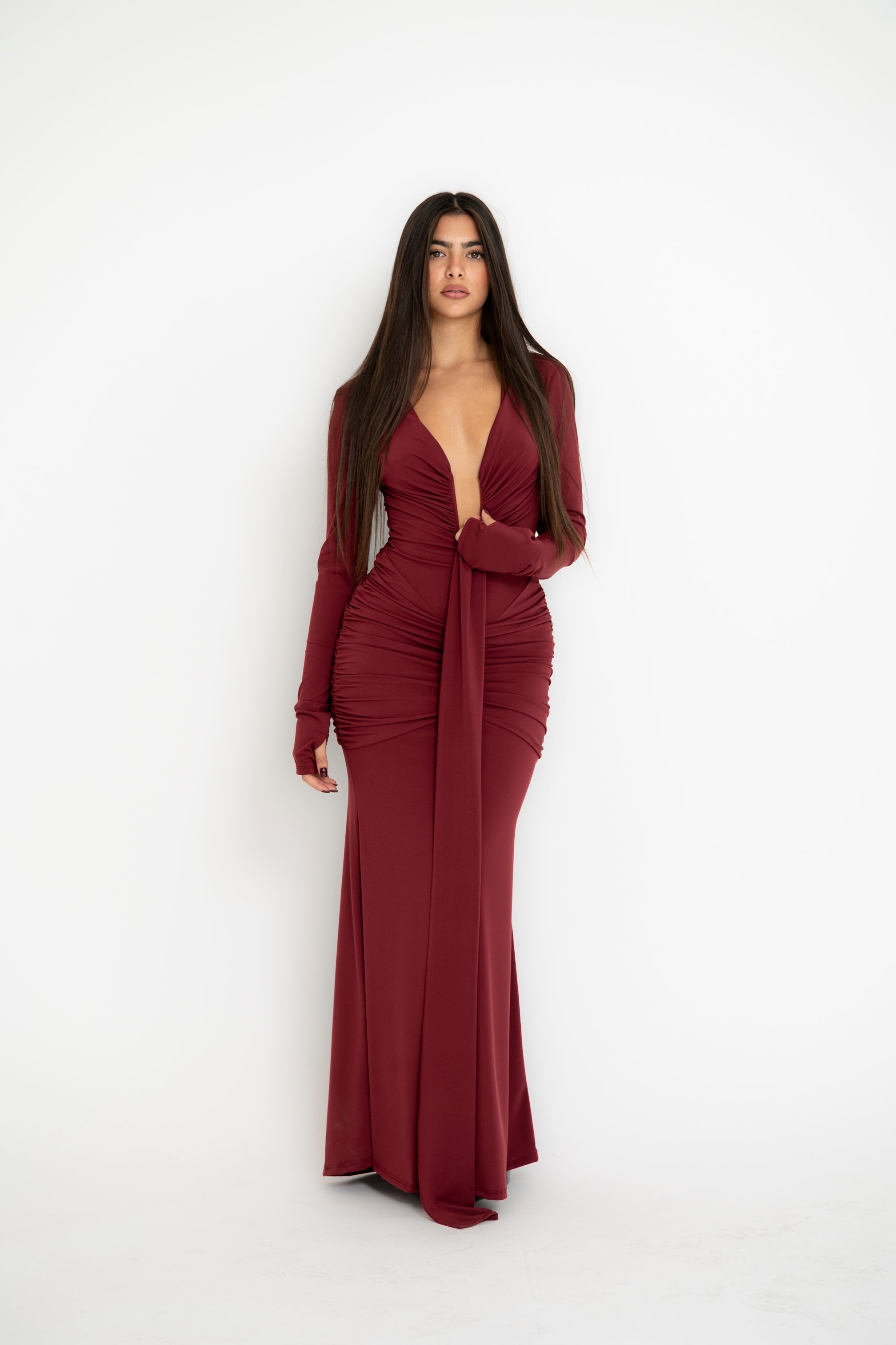 Abito con scollo profondo