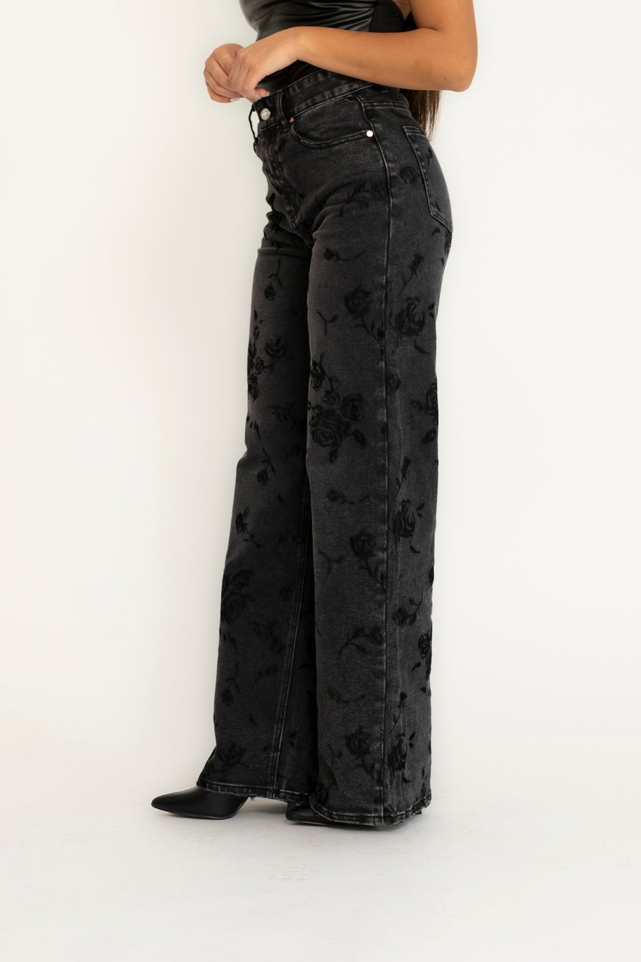 Jeans rose in velluto nero
