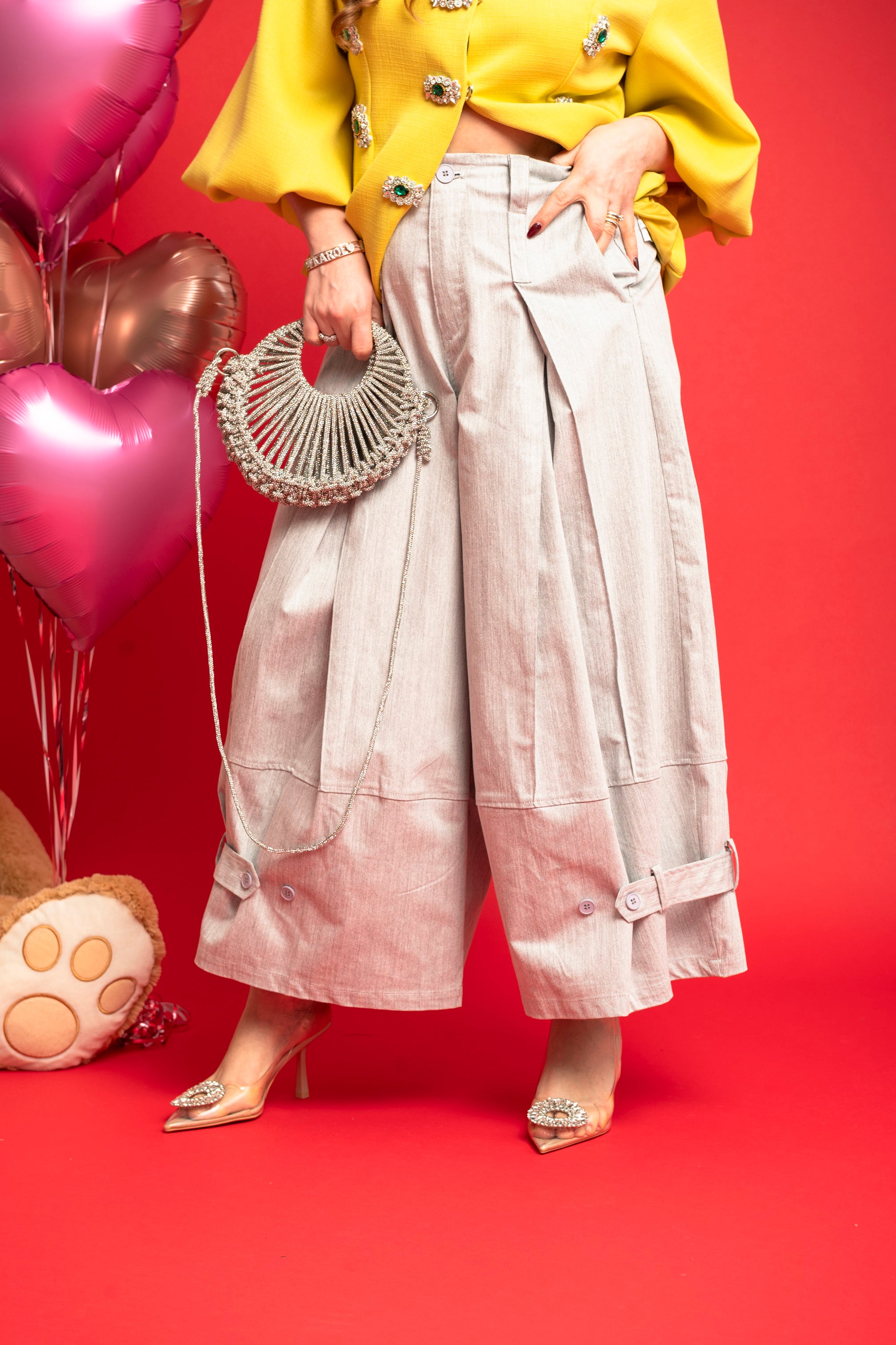 Pantalone morbido con fibbia alla caviglia