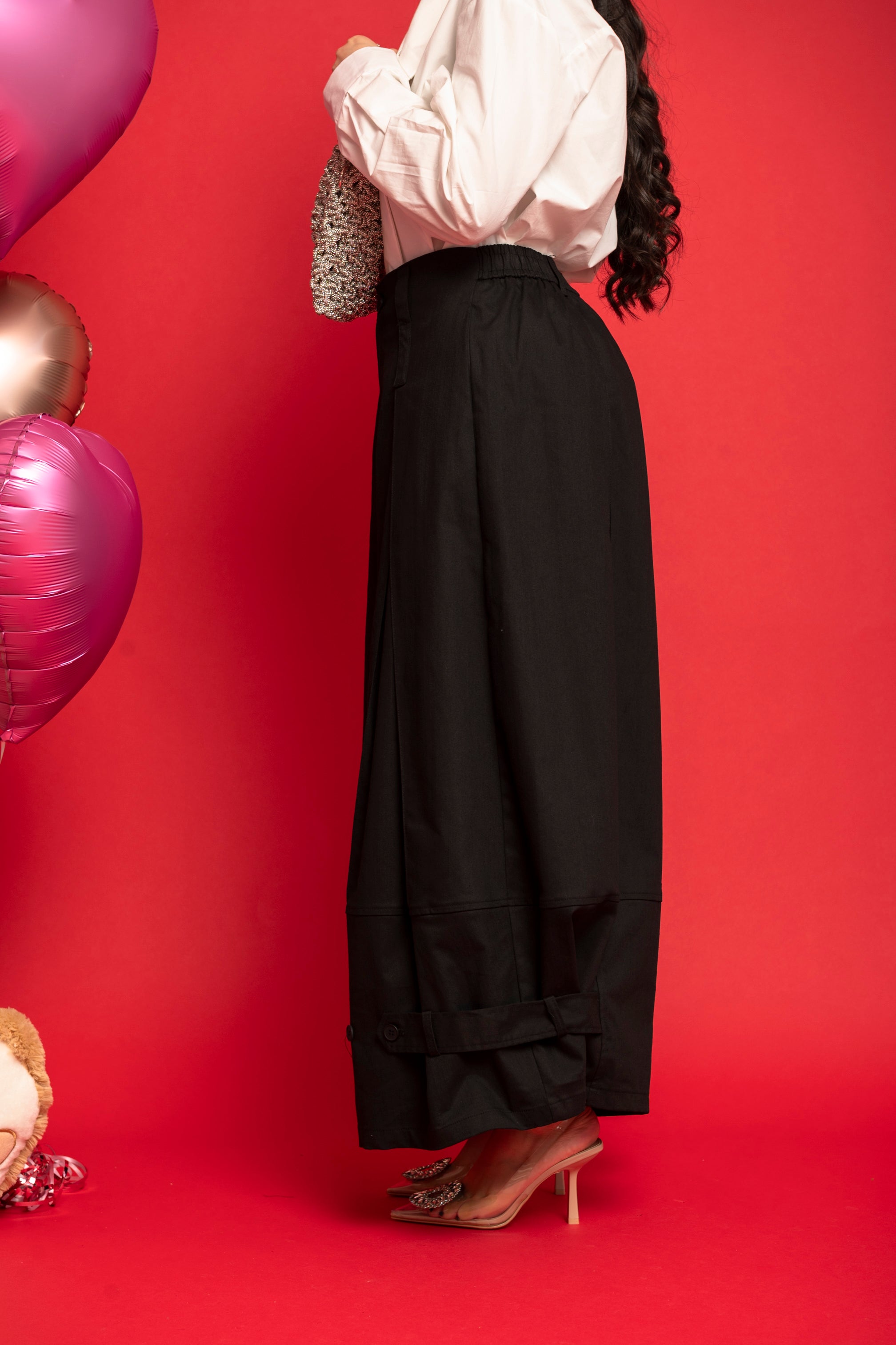 Pantalone morbido con fibbia alla caviglia